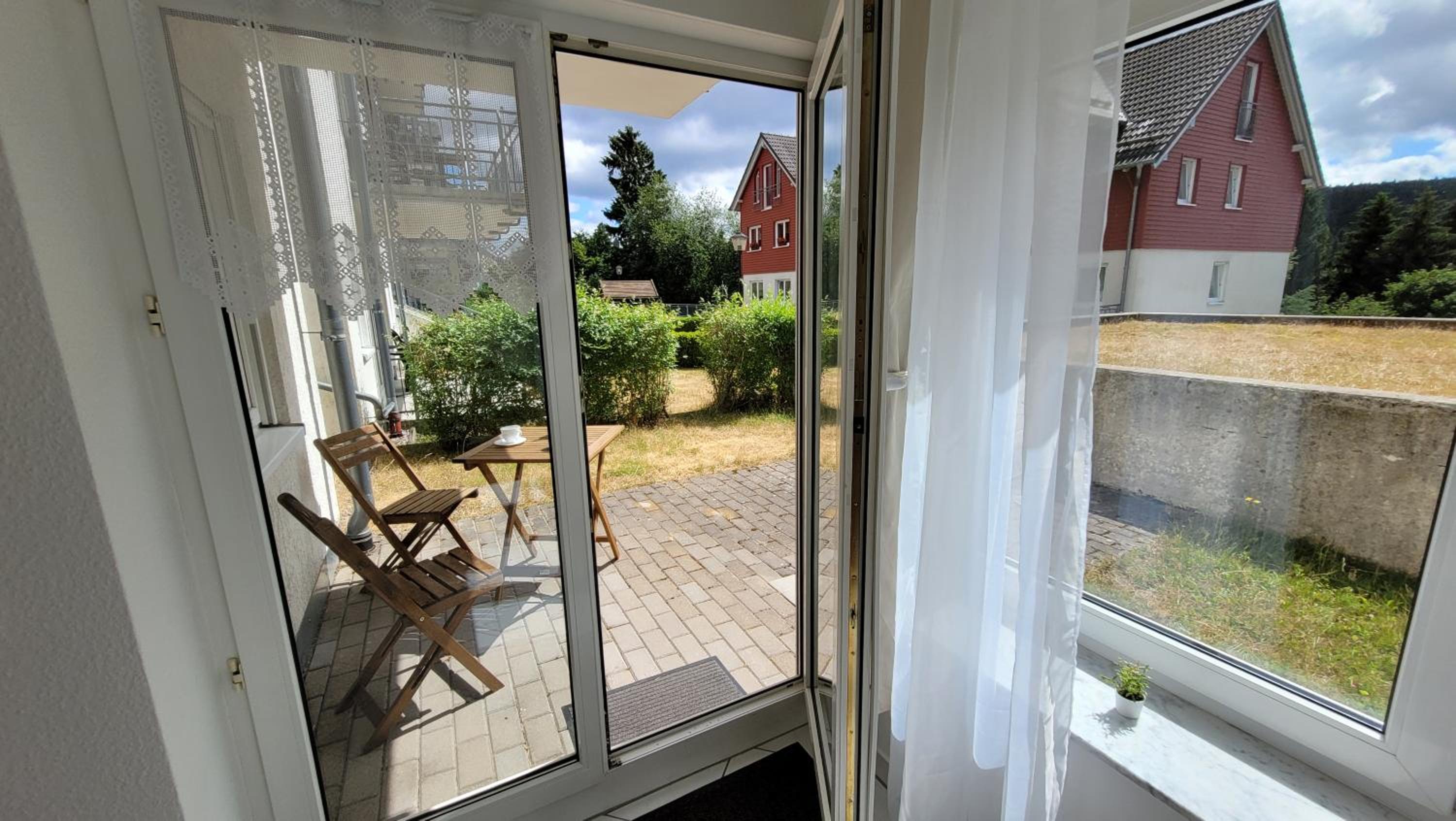 Wohlfühl-Ferienwohnung mit Tiefgarage im Grünen