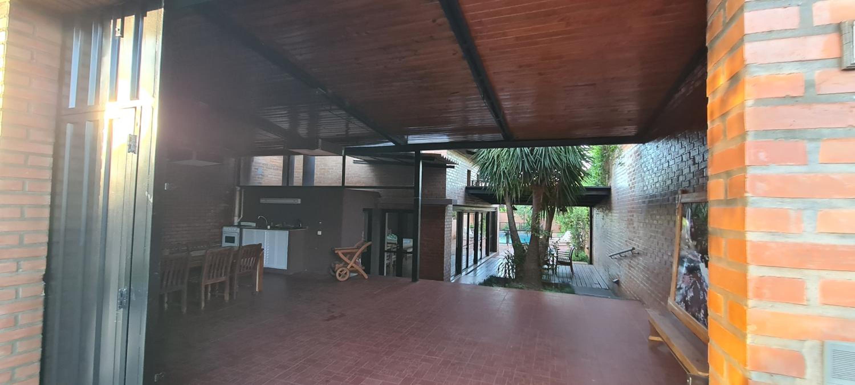 Nada de Tucanes. Piscina Loft