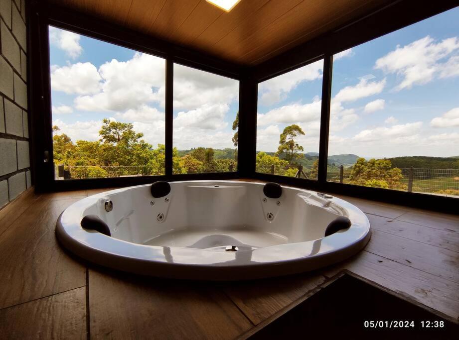 Cabana com hidro e natureza!