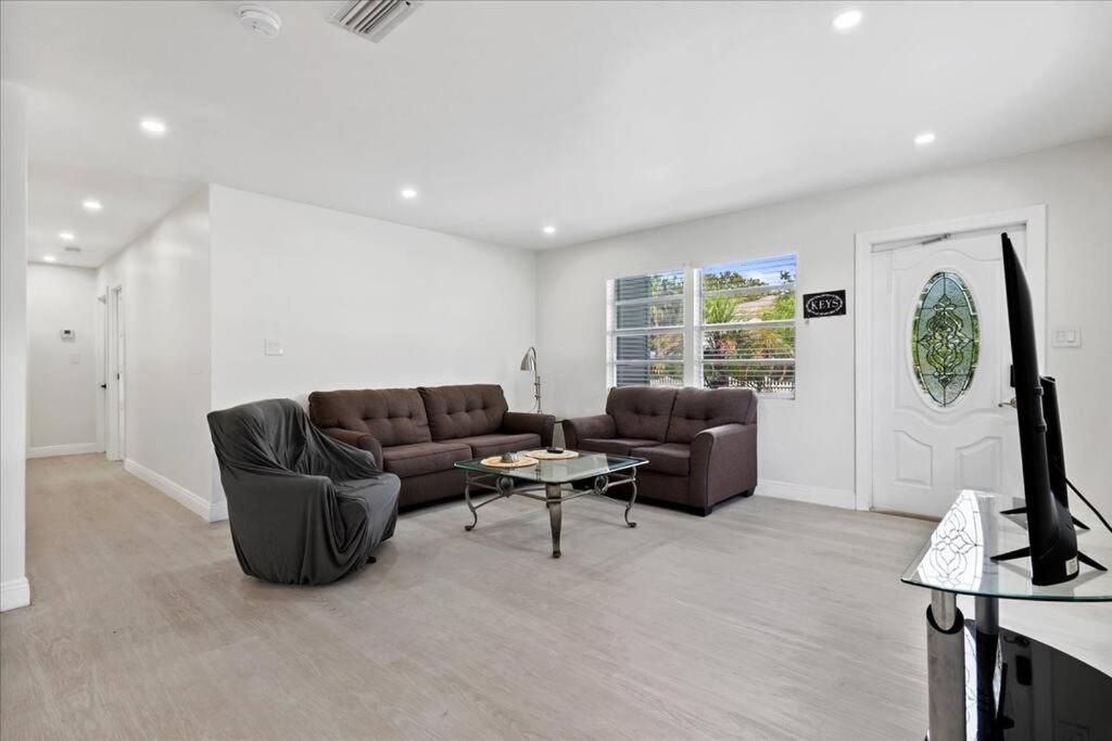 West Palm Beach Vacations - Newly remodled 3 Bd/2 Ba House in Central Jupiter - Property Image 3