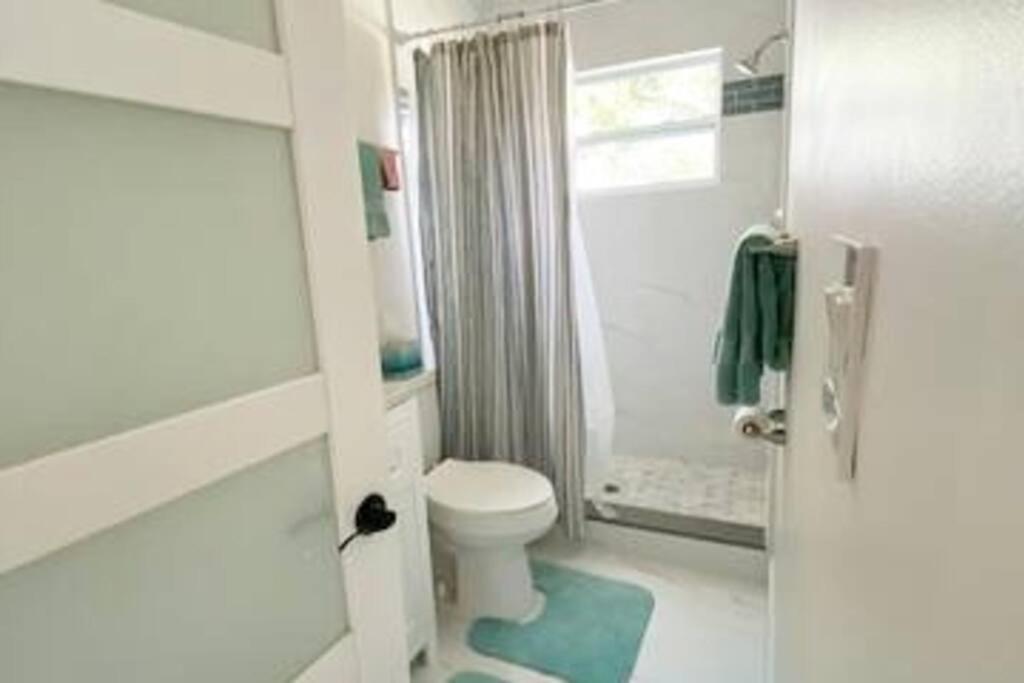 West Palm Beach Vacations - Newly remodled 3 Bd/2 Ba House in Central Jupiter - Property Image 16