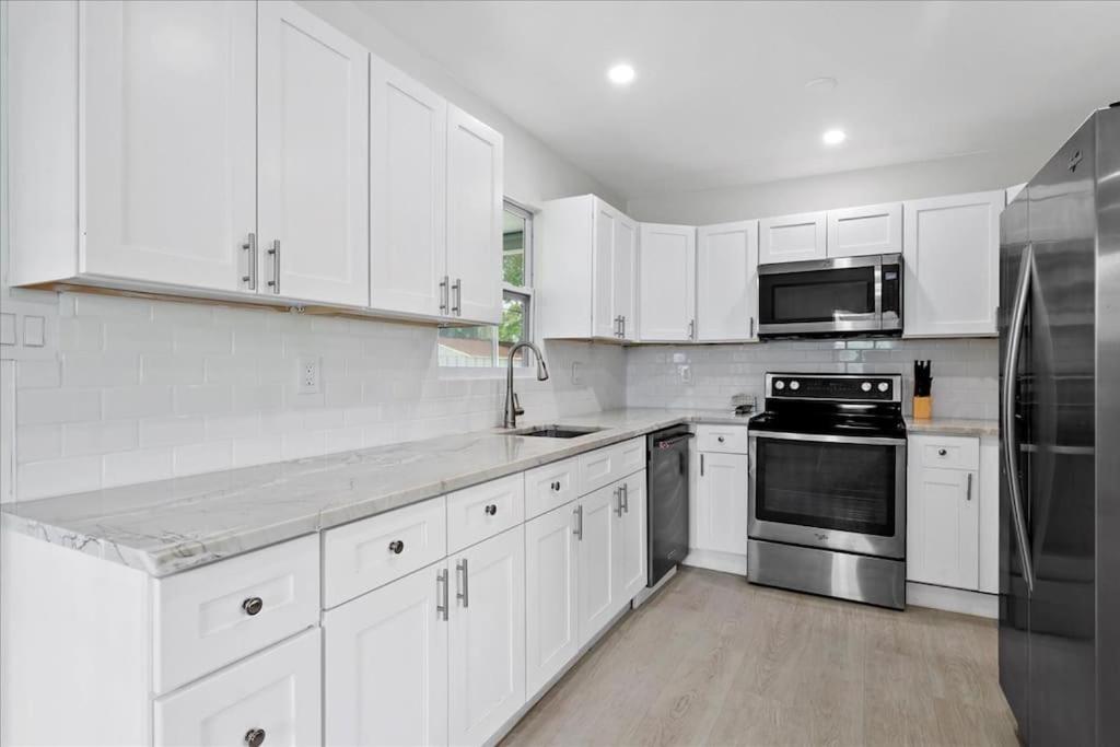 West Palm Beach Vacations - Newly remodled 3 Bd/2 Ba House in Central Jupiter - Property Image 9