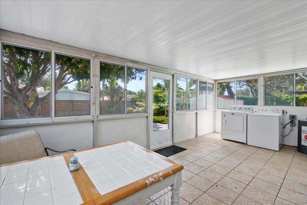 West Palm Beach Vacations - Newly remodled 3 Bd/2 Ba House in Central Jupiter - Property Image 3