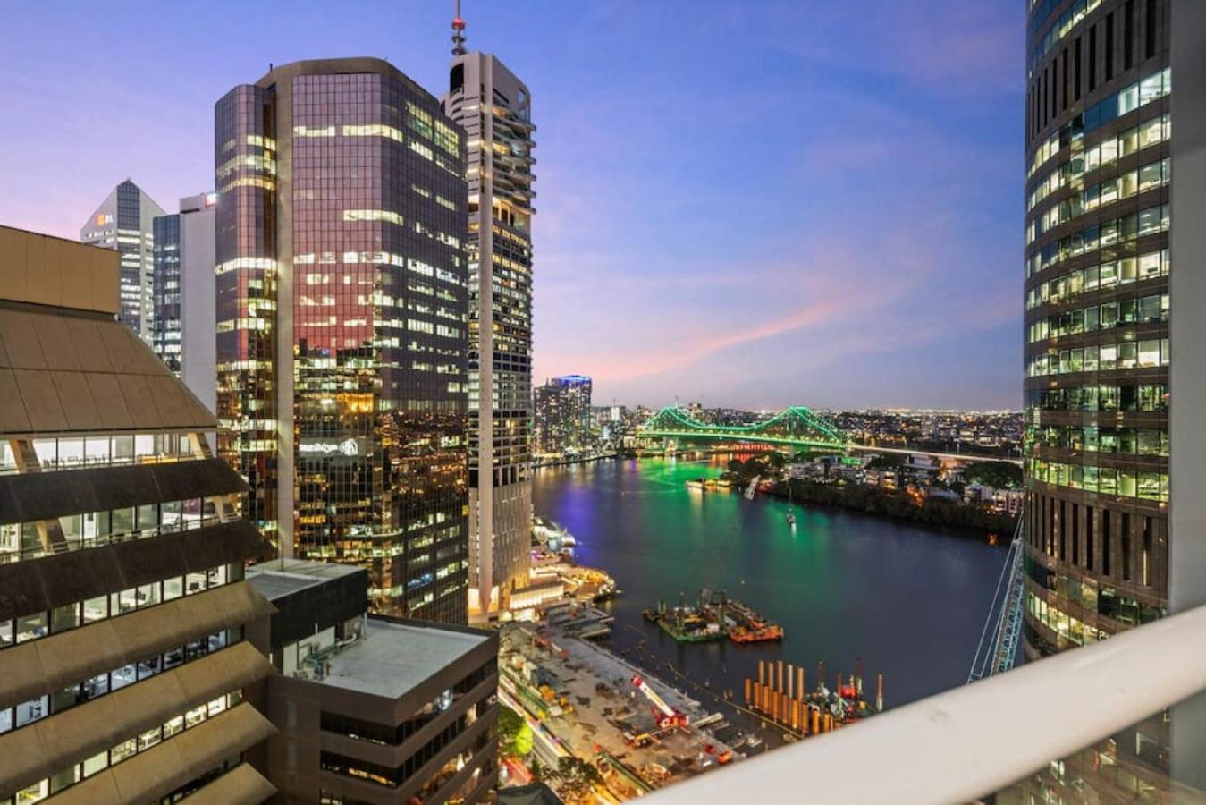 2BR Apt in the Heart of the City w Stunning View