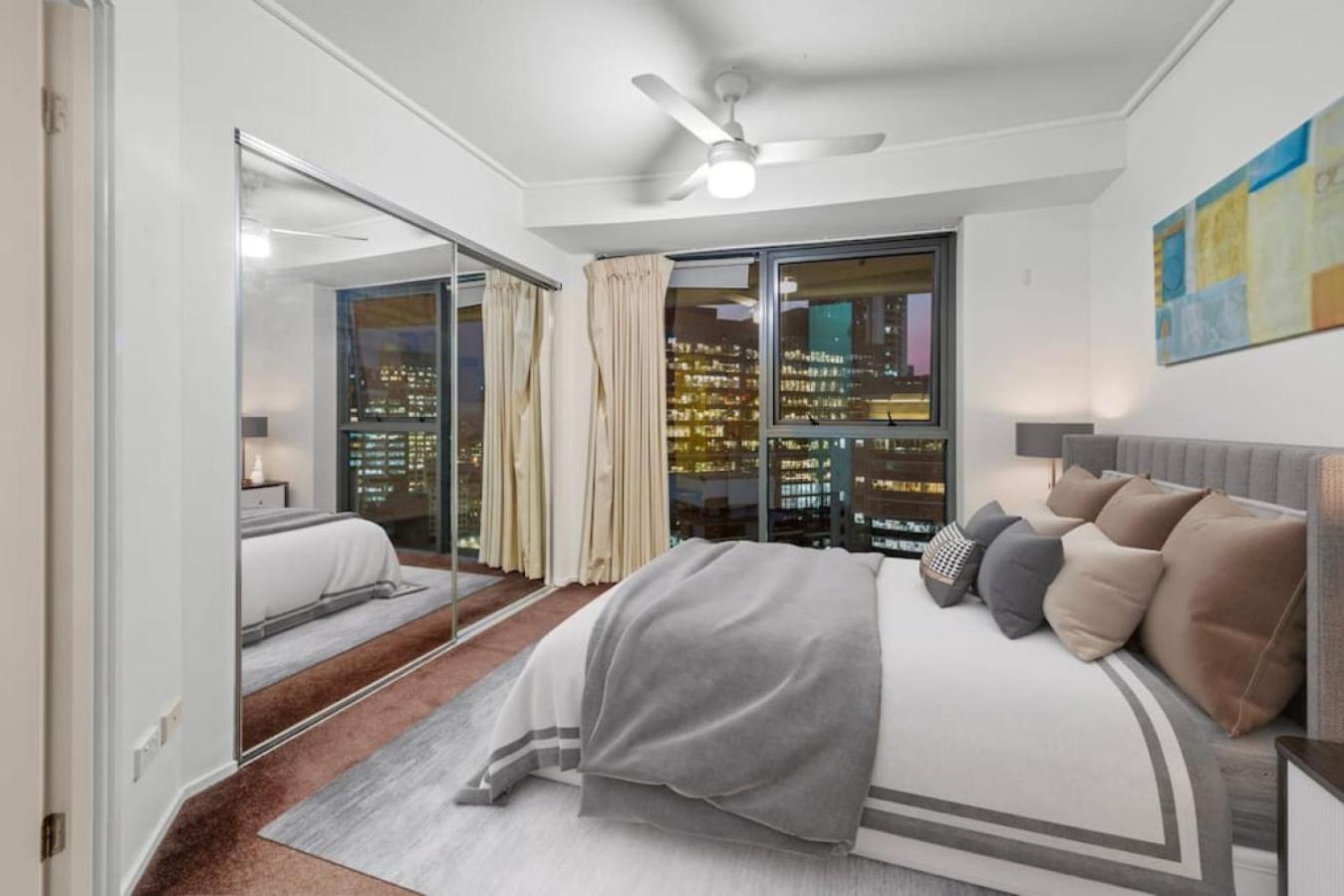 2BR Apt in the Heart of the City w Stunning View
