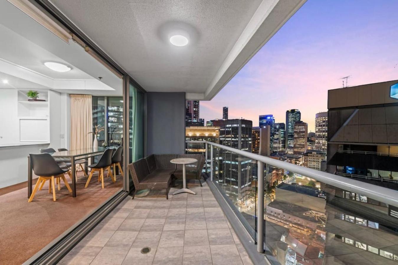 2BR Apt in the Heart of the City w Stunning View