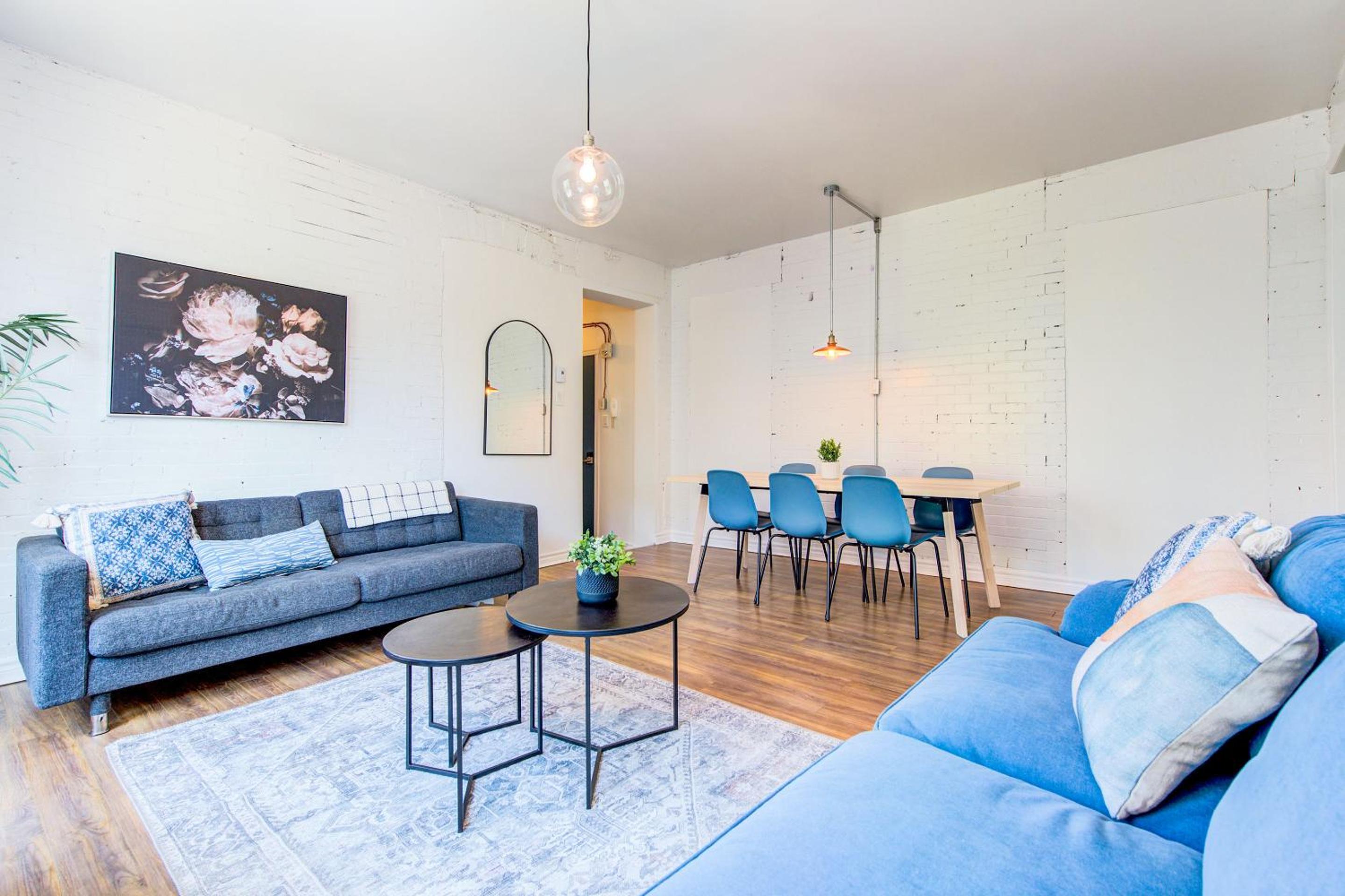 Chez Mont Royal Apartments!
