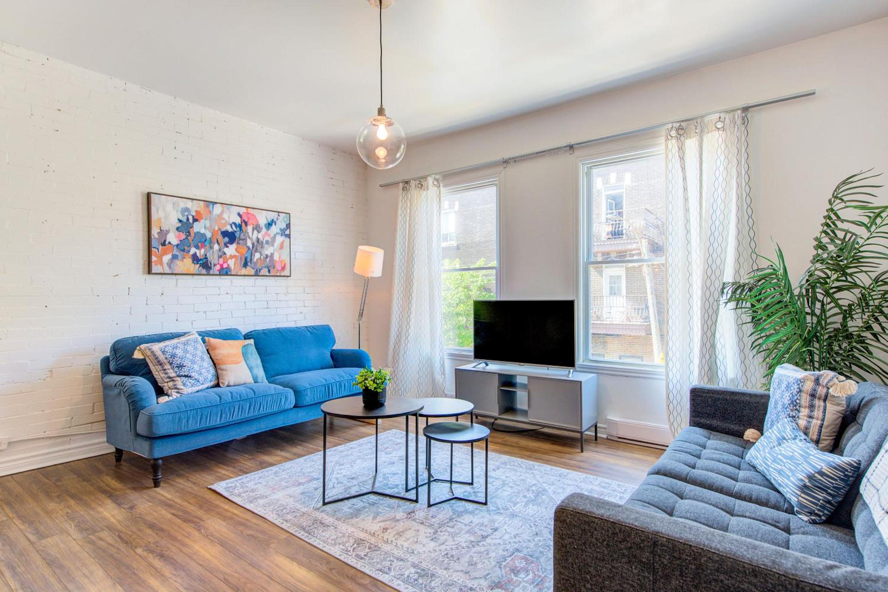 Chez Mont Royal Apartments!