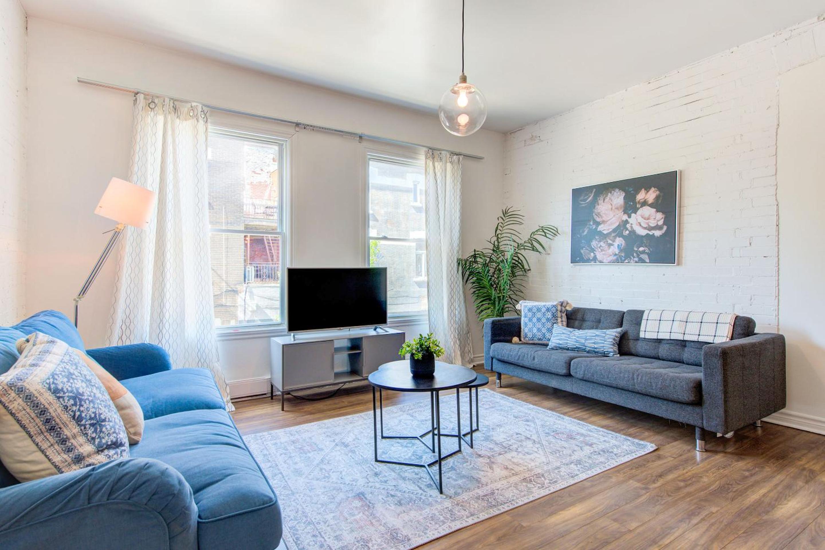 Chez Mont Royal Apartments!
