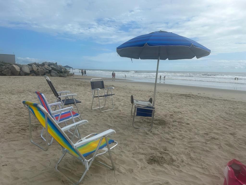 Sobrado JBK localizado a 200m do mar de Itapoá
