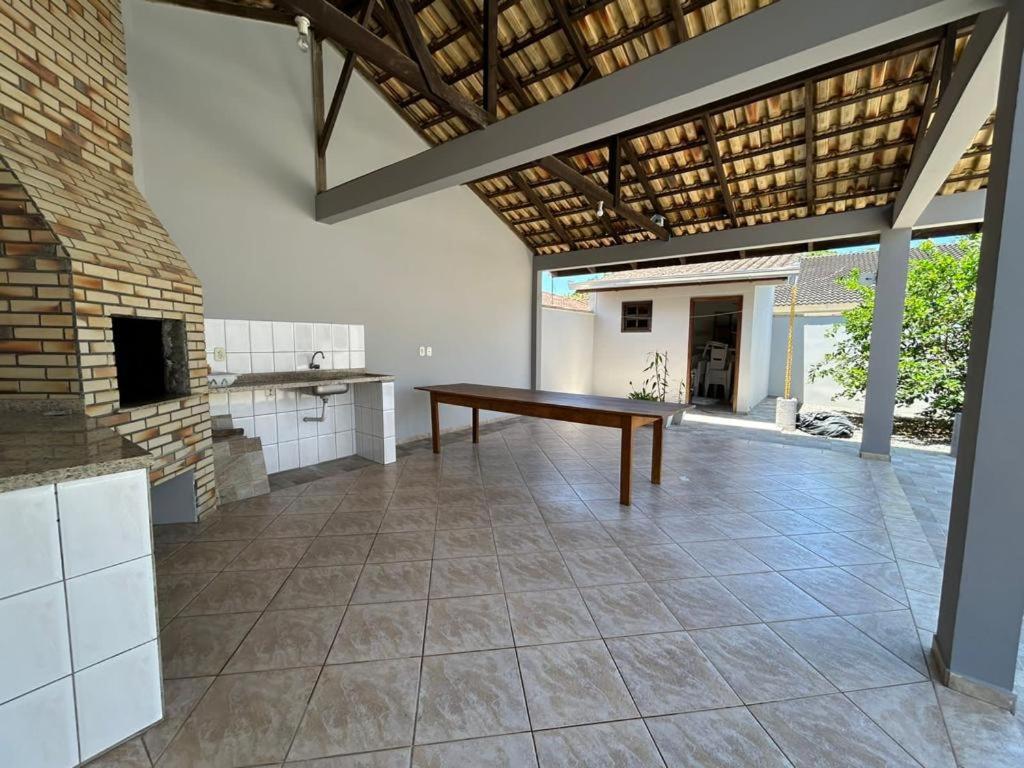 Sobrado JBK localizado a 200m do mar de Itapoá