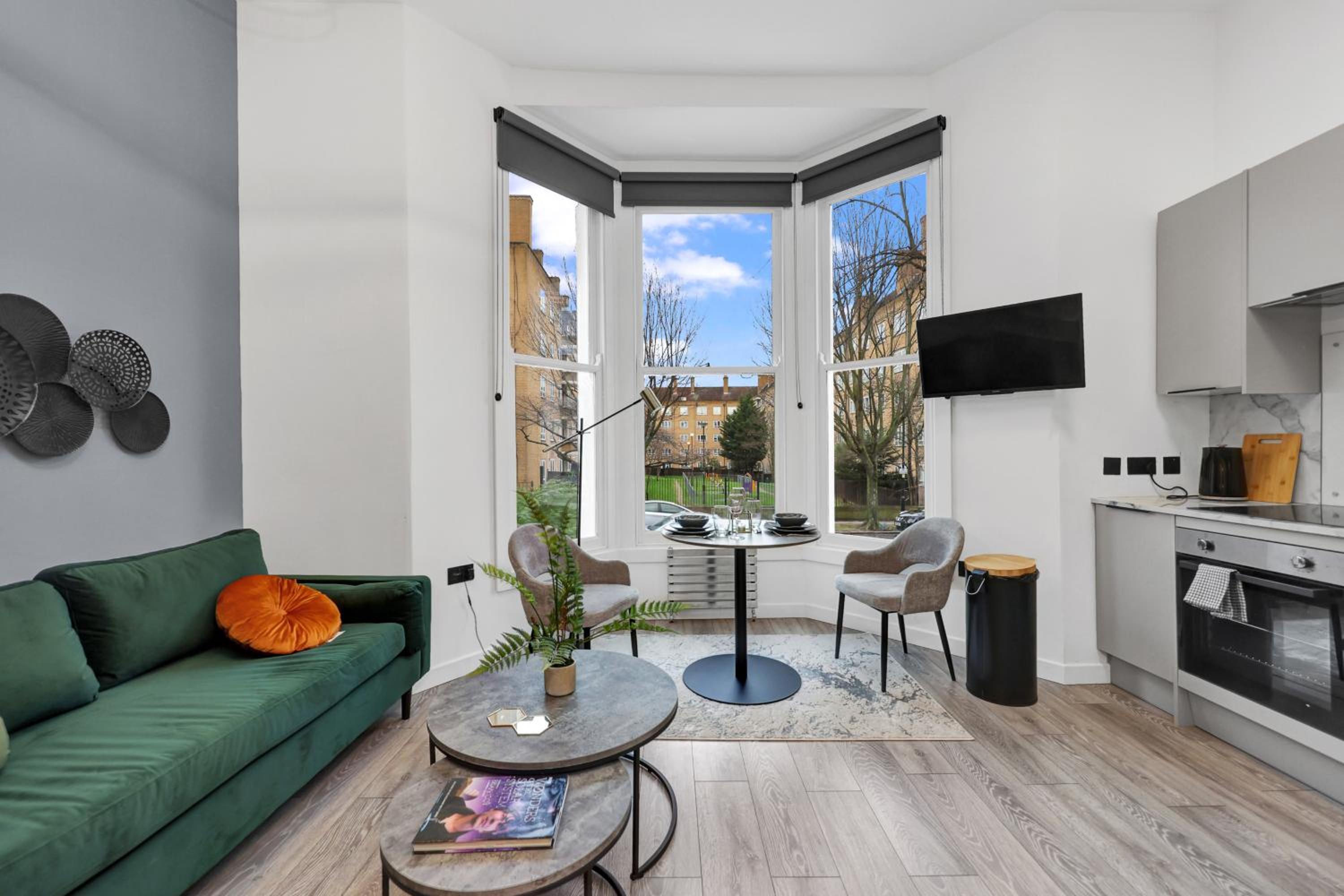 Hilldrop Apartments Short Term Rental & Flexible Renting Islington with Free WiFi, Parking & Garden