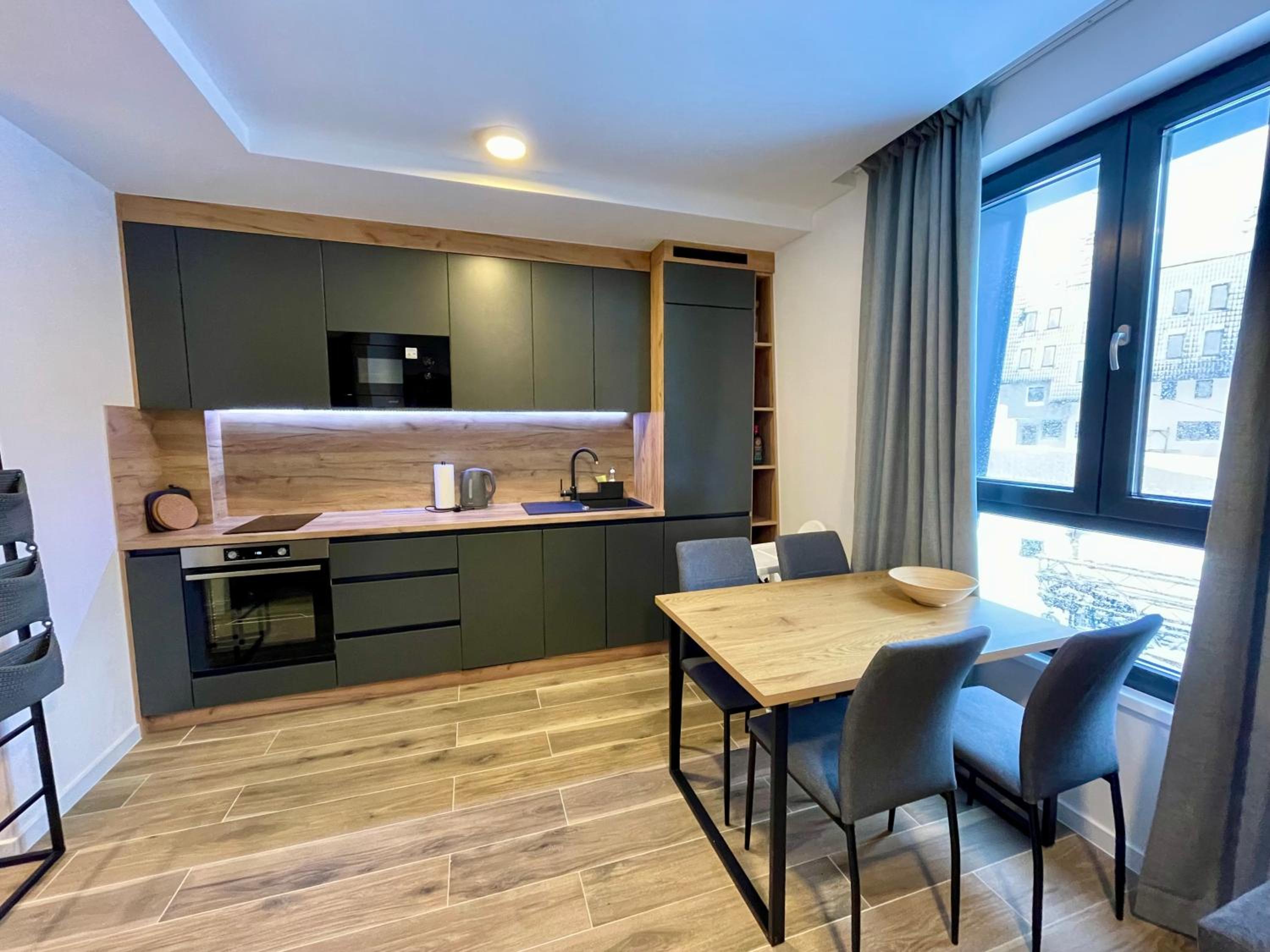 Sky Lux Apartments