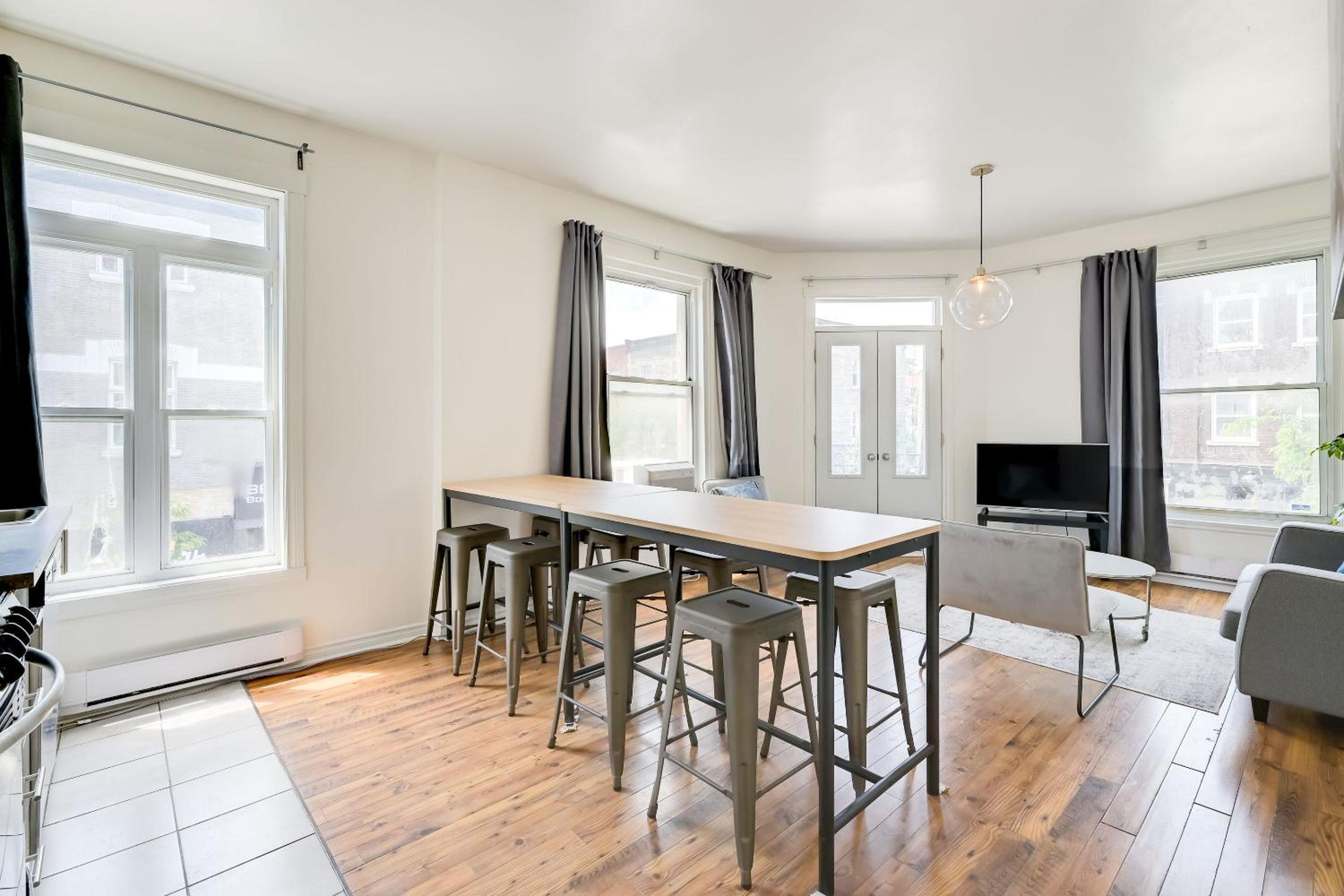 Chez Mont Royal Apartments!