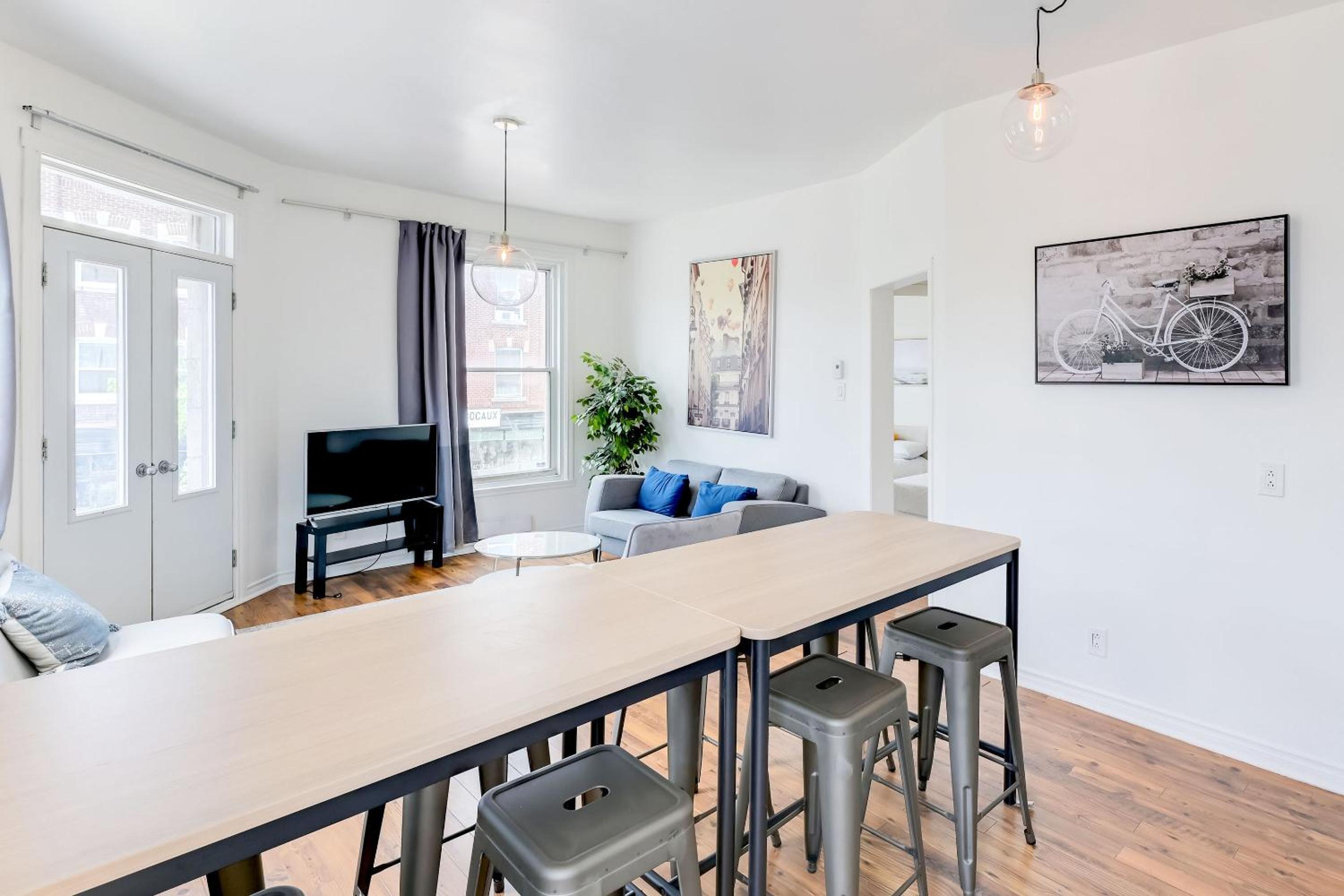 Chez Mont Royal Apartments!