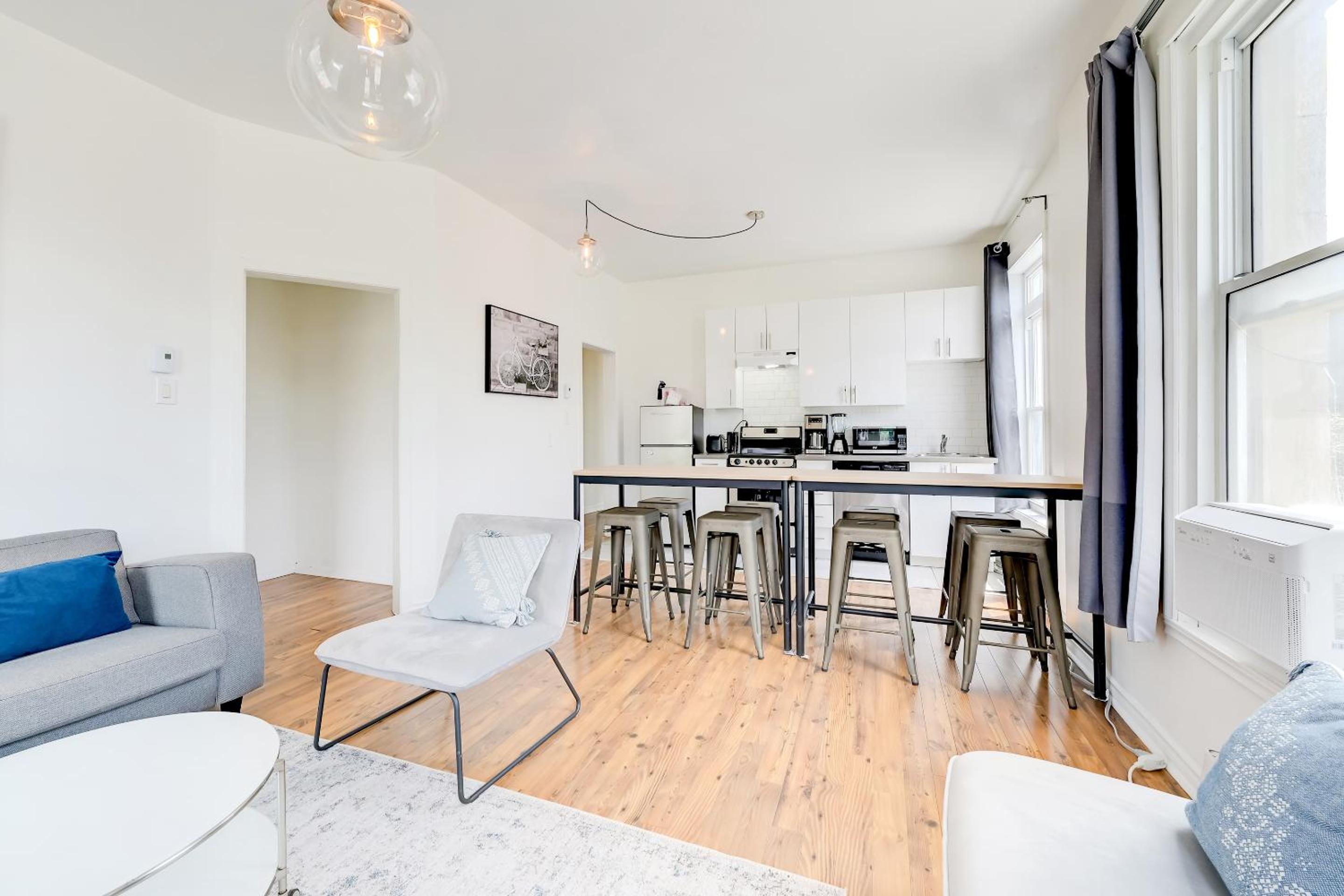 Chez Mont Royal Apartments!
