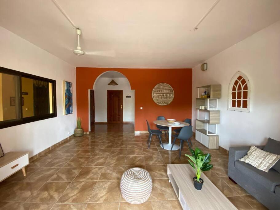T4 Tropical House
