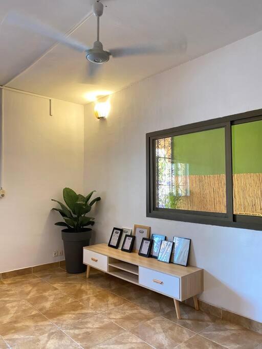 T4 Tropical House