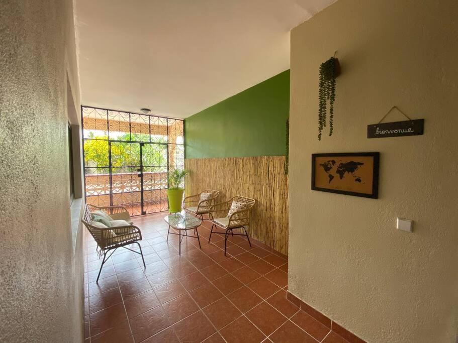 T4 Tropical House
