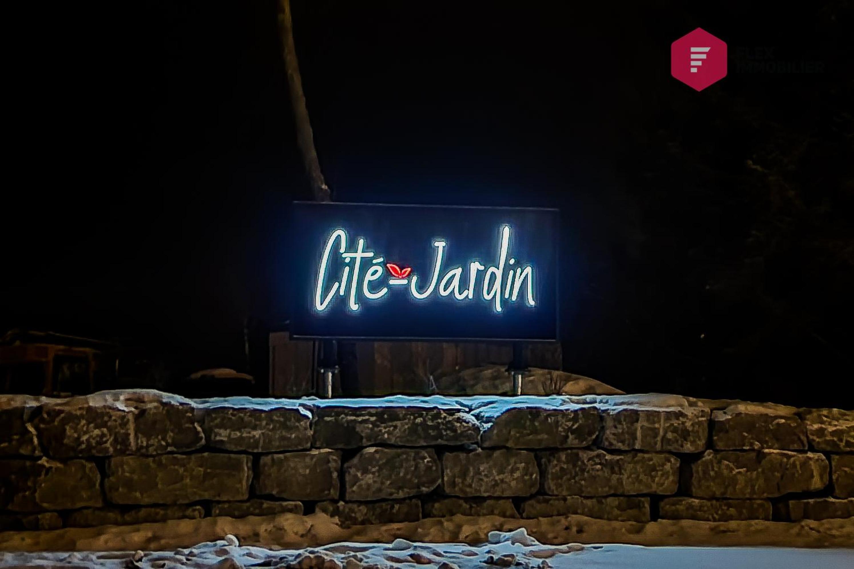 The Soothing Green at Cité-Jardin - Private SPA, Ping pong, Fireplace & Pool