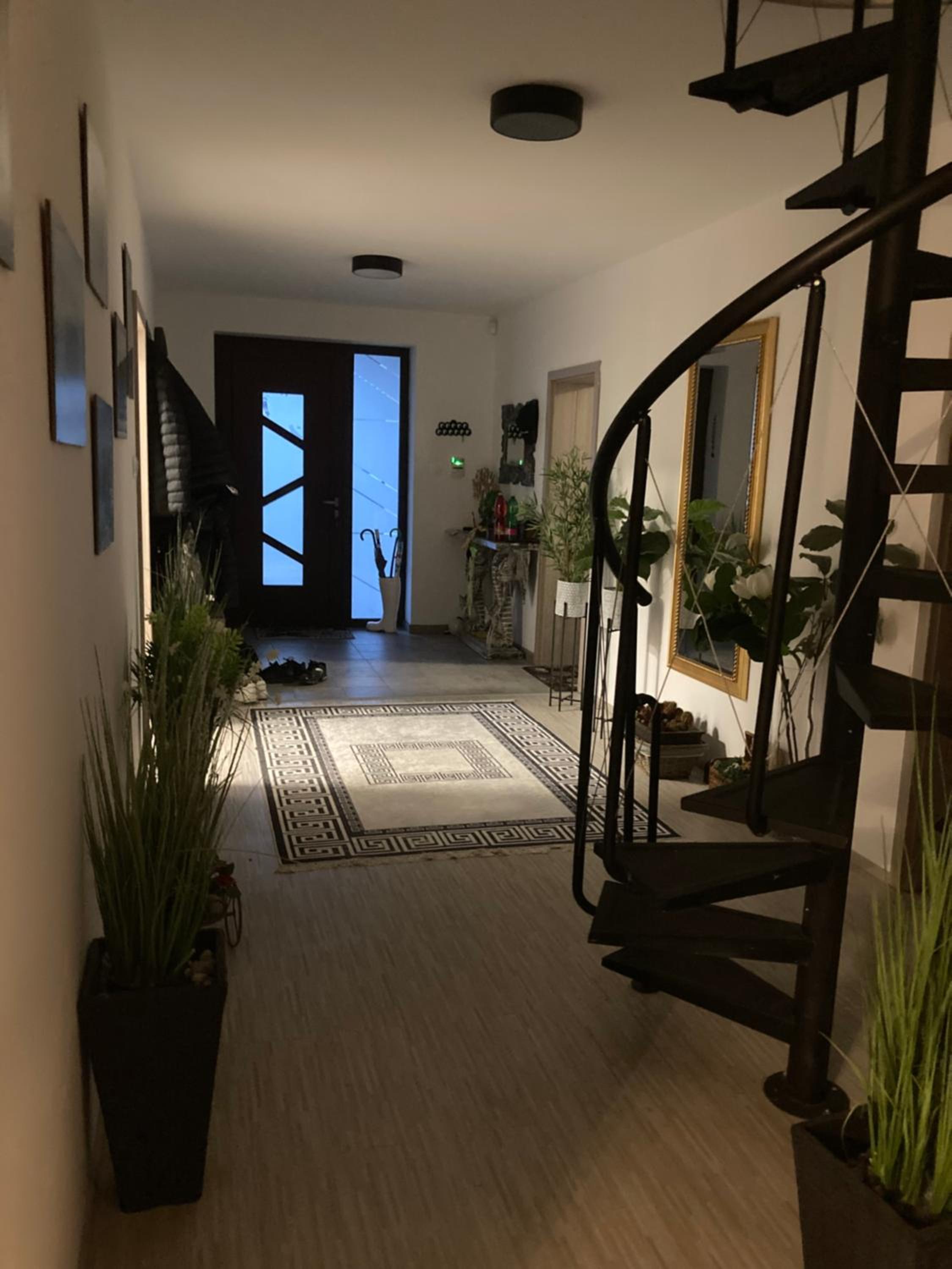 5 izbový samostatný stojaci rodinný dom s podkrovím a veľkou záhradou so sezónnym bazénom, celoročnou saunou a vírivkou, privátny wellness view 4