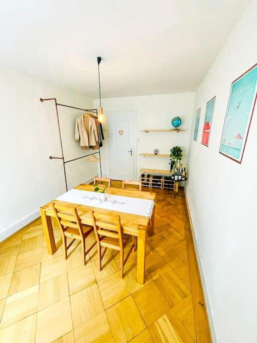 Cozy Central 1BD Fast WiFi