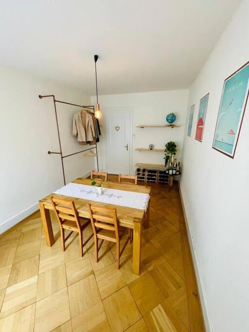 Cozy Central 1BD Fast WiFi