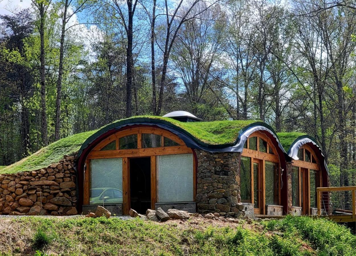 Hobbithouse at White Lotus Eco Spa Retreat view 4