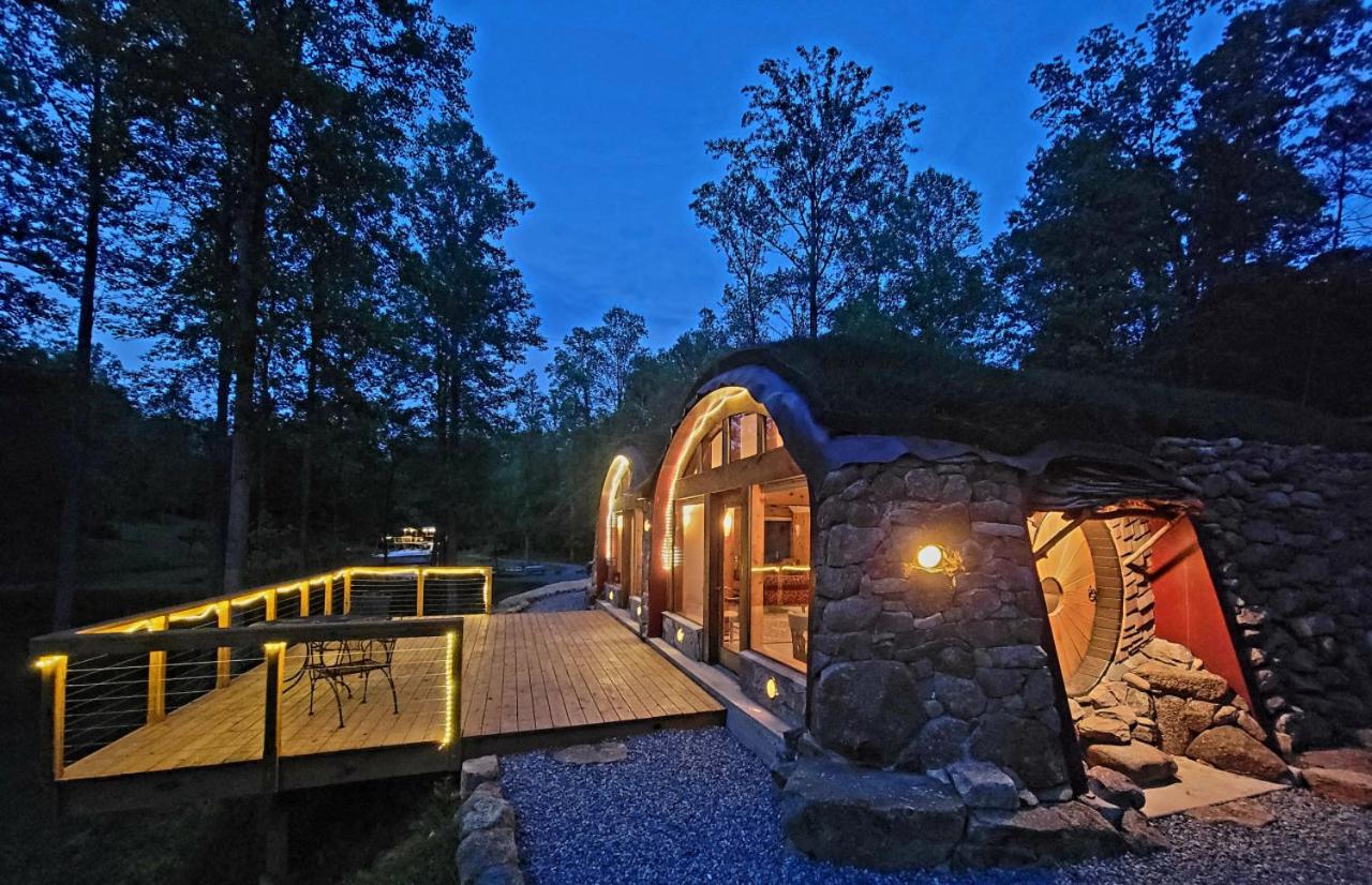 Hobbithouse at White Lotus Eco Spa Retreat view 3
