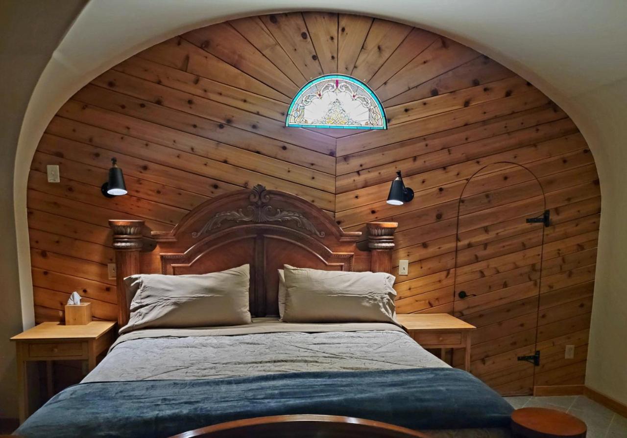 Hobbithouse at White Lotus Eco Spa Retreat view 2