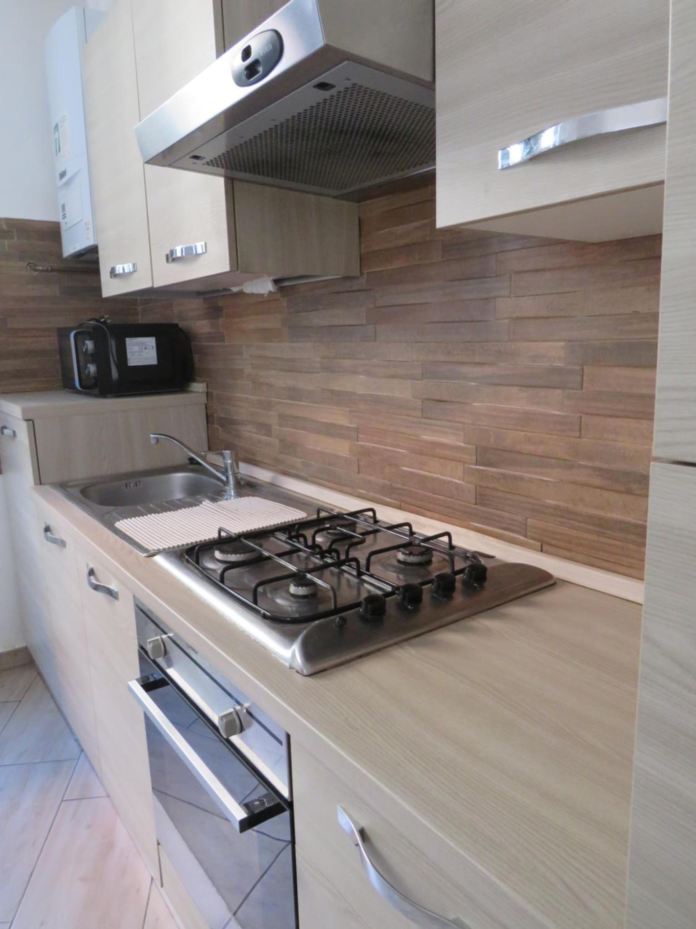 Casa Luna tra Como e Milano en Saronno — kitchen