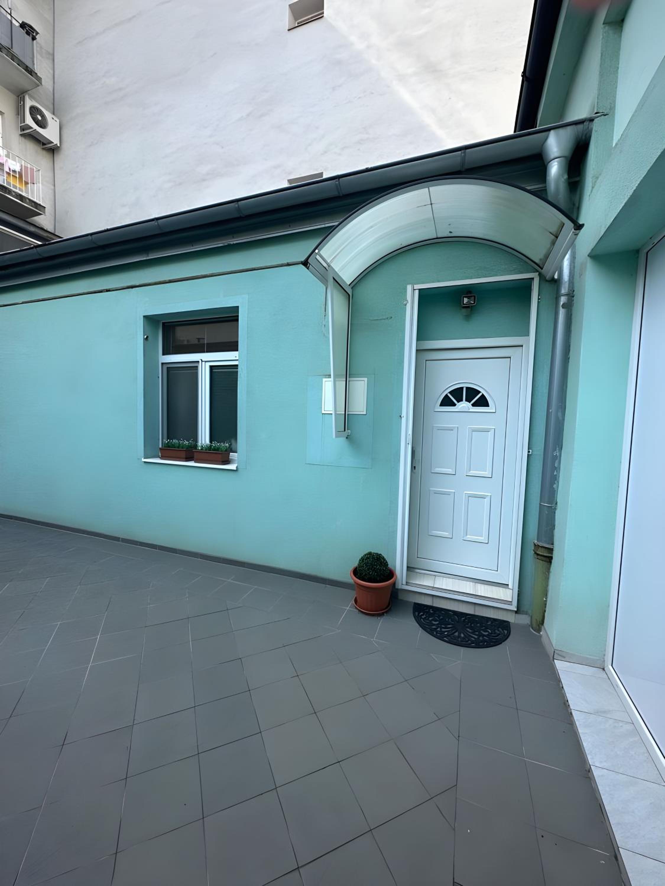 Blue apartment in City Center, Best location view 3