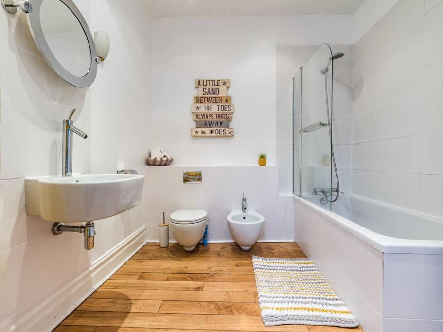 Longsands Beach Apartment 1 Tynemouth Free Onsite Parking view 2