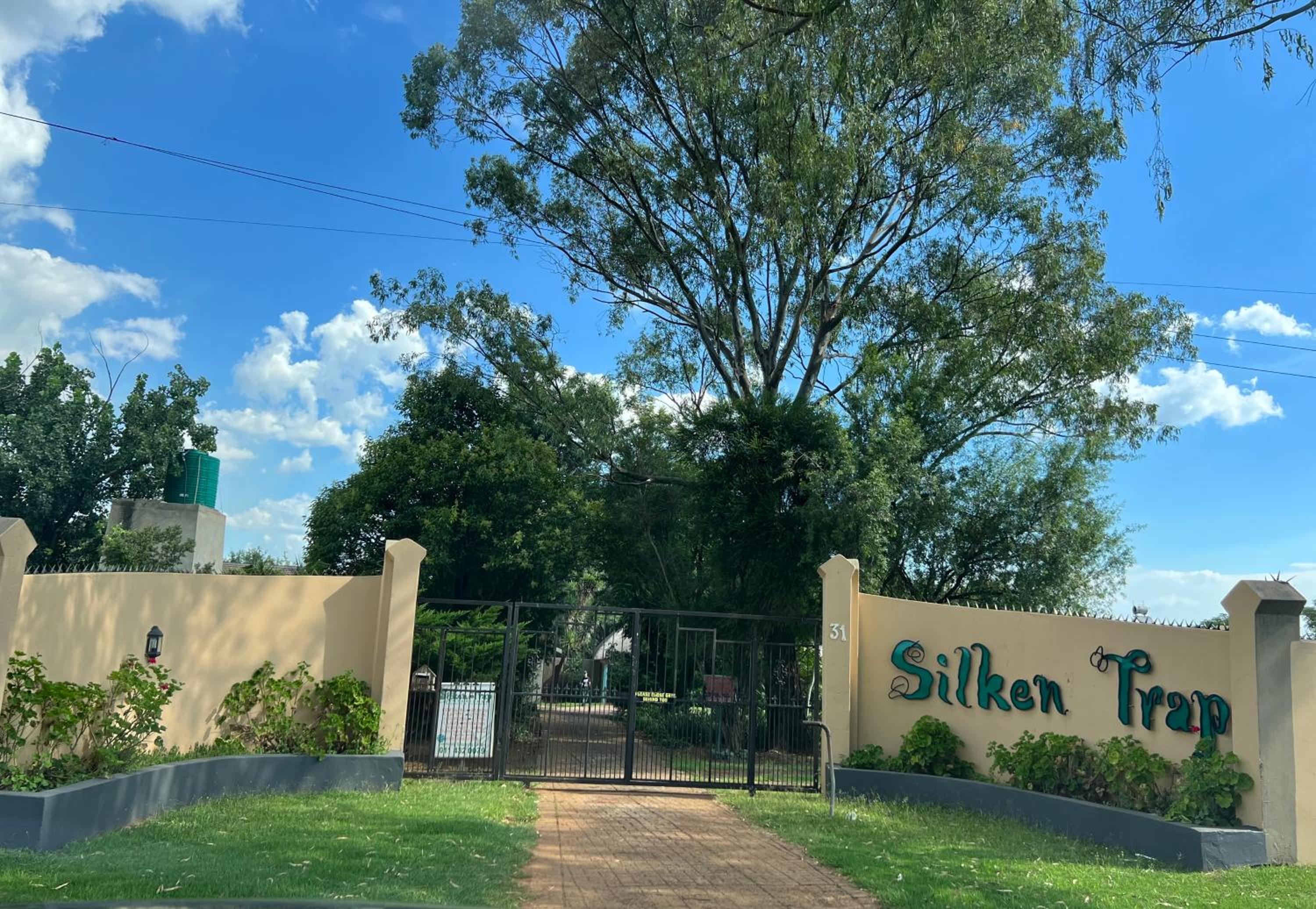 Silken Trap Guest House NO LOADSHEDDING