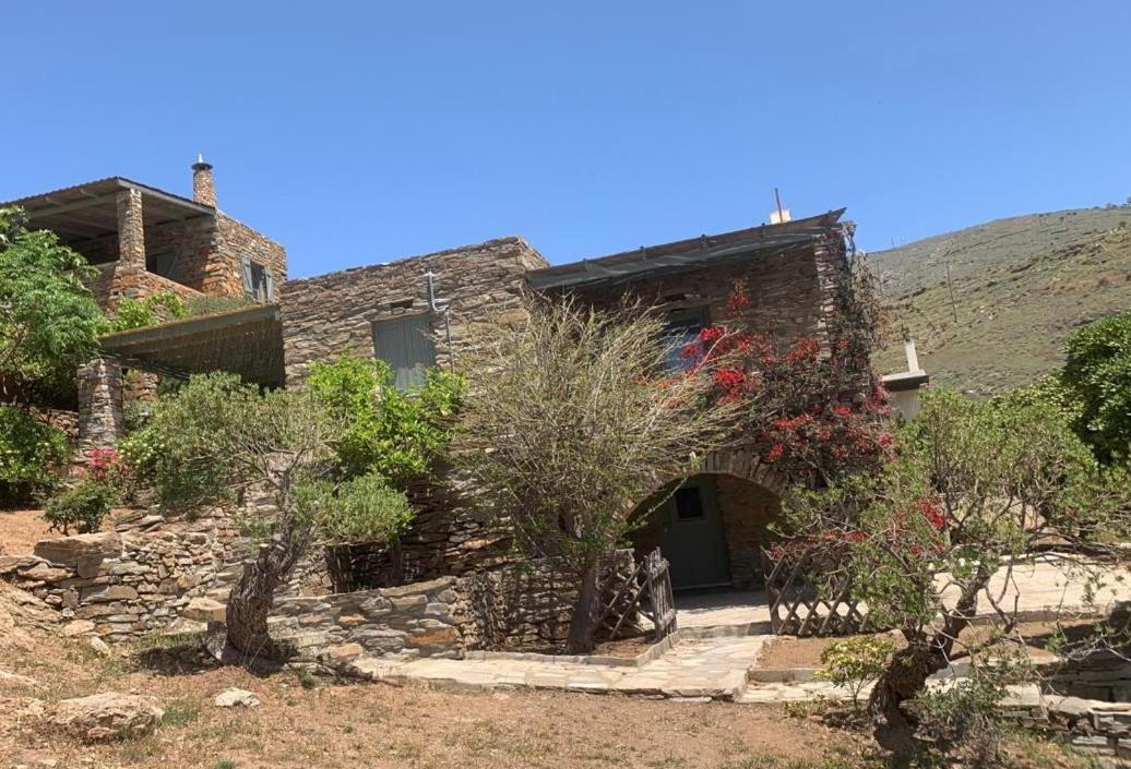 villa hibiscus with swimmimg pool see view few meters from beaches