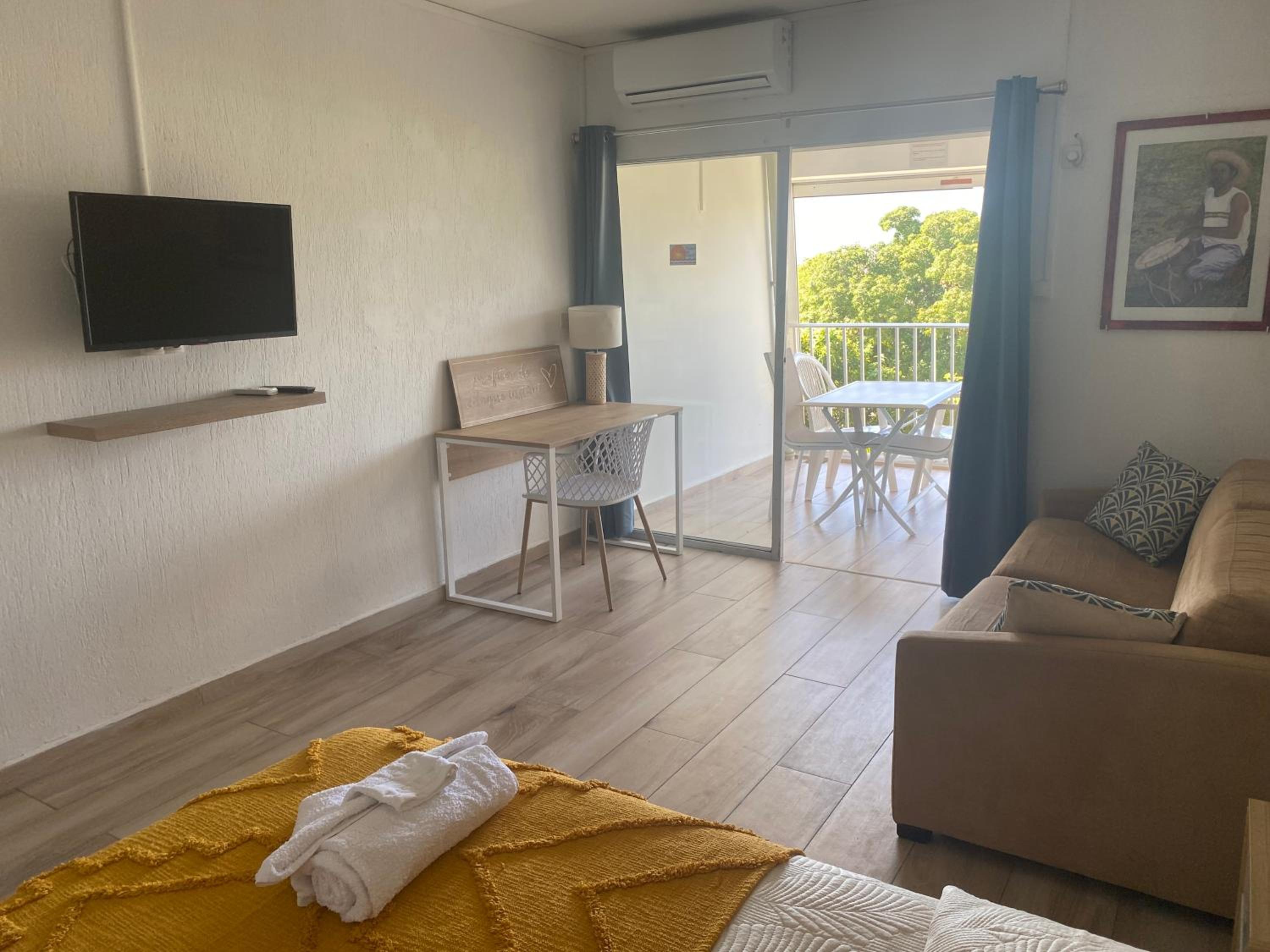 Studio Soleil - Marina & Piscine view 4