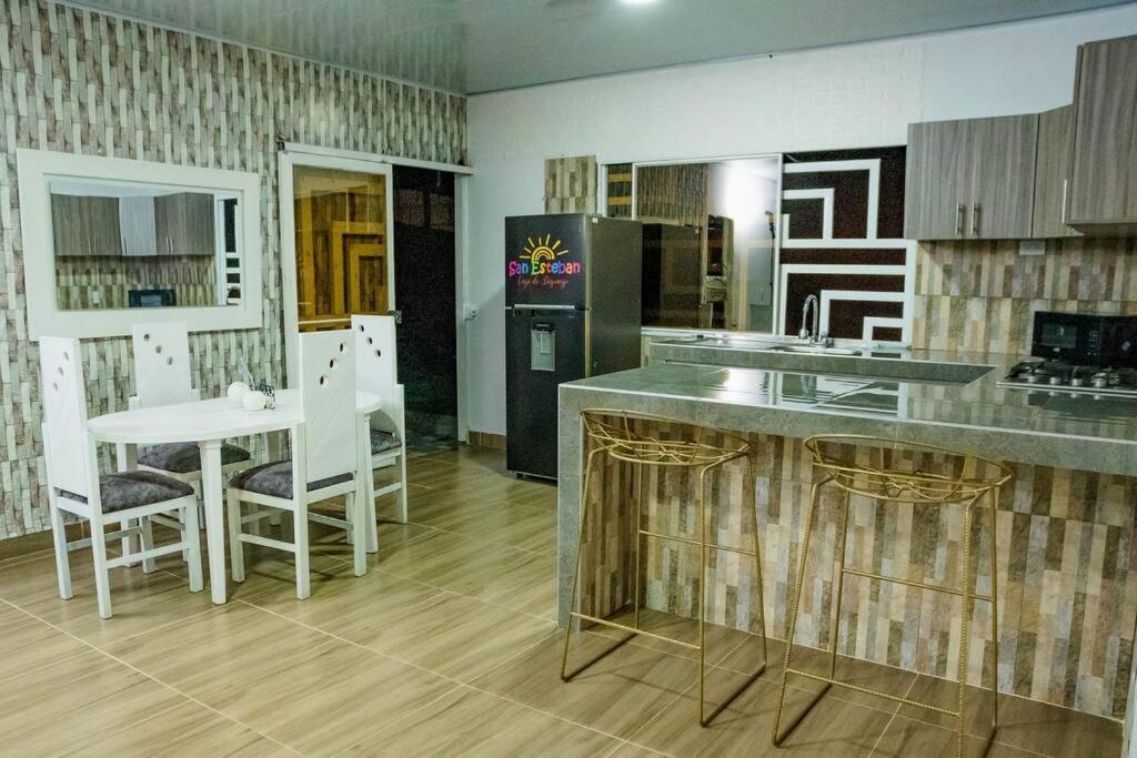Cabaña Familiar/La jagua Huila/Piscina y BBQ