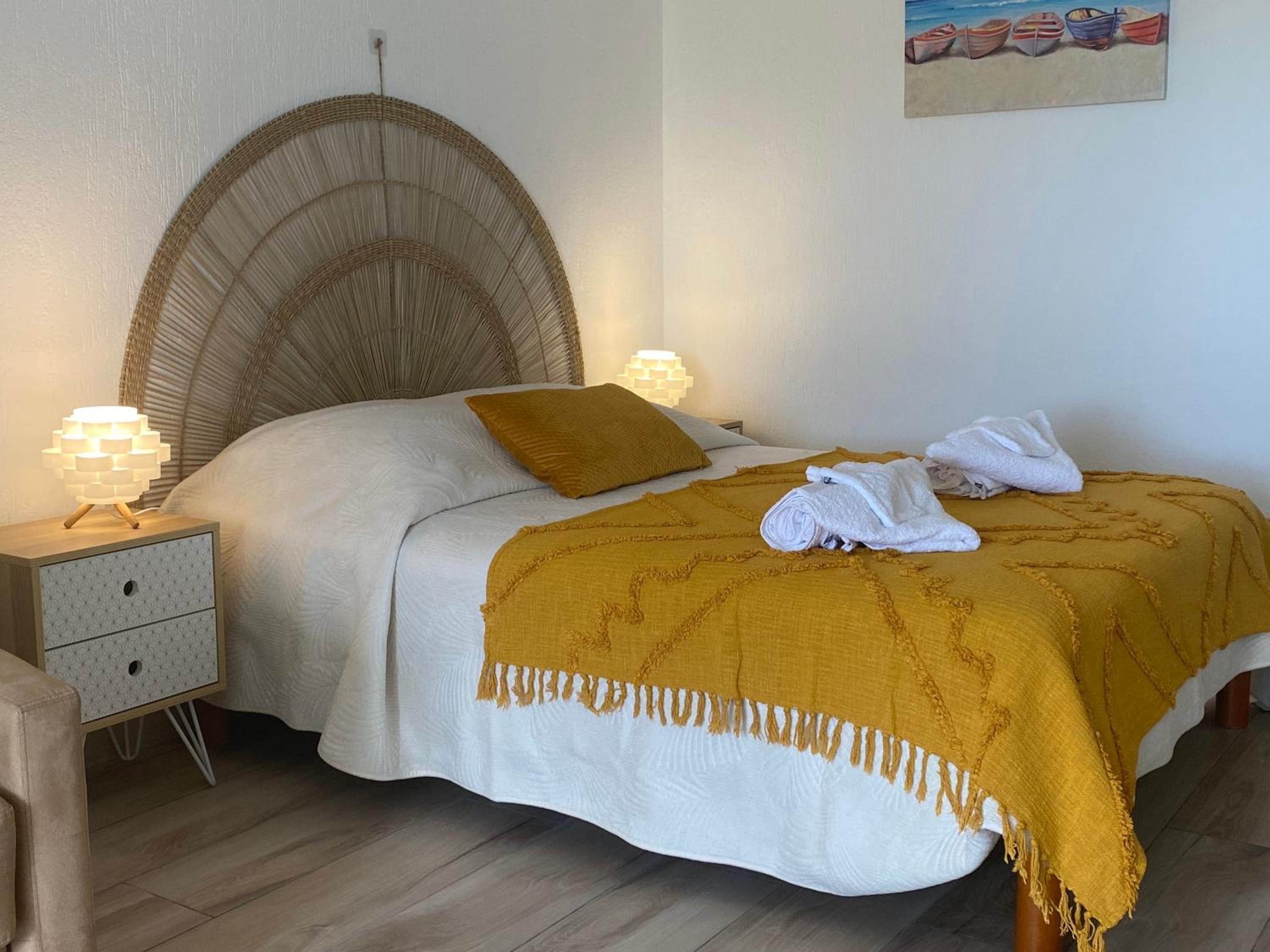 Studio Soleil - Marina & Piscine view 2
