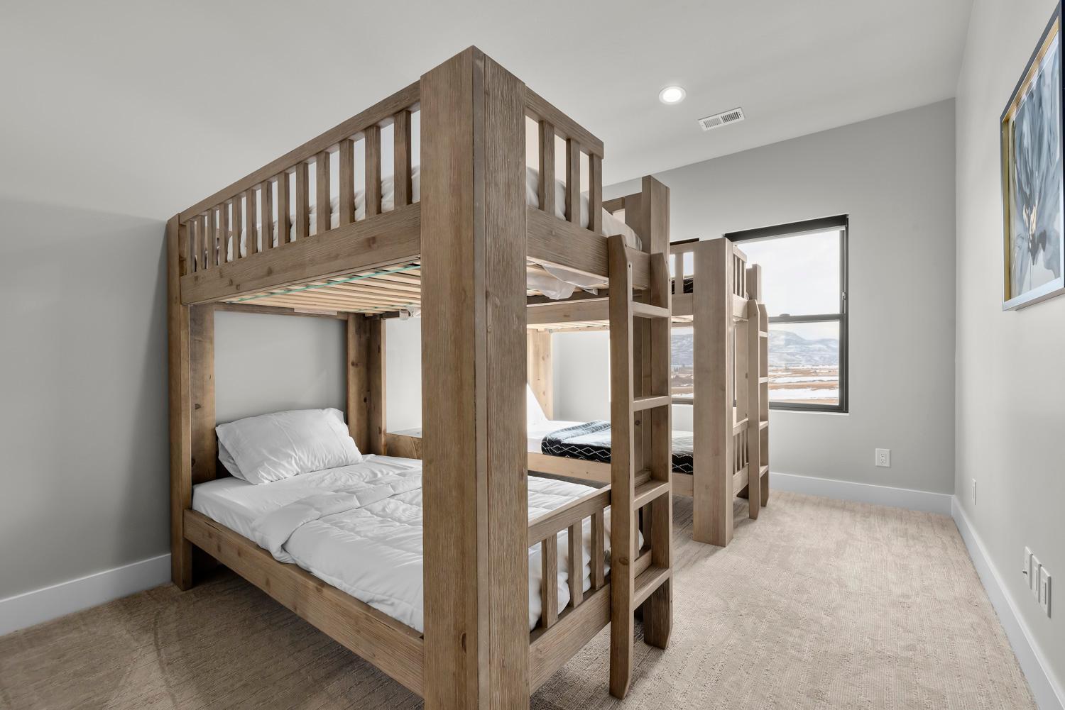 New East Dear Valley, 1 min, 1028 Luxury 4BR Twin House BSC,Hot Tub