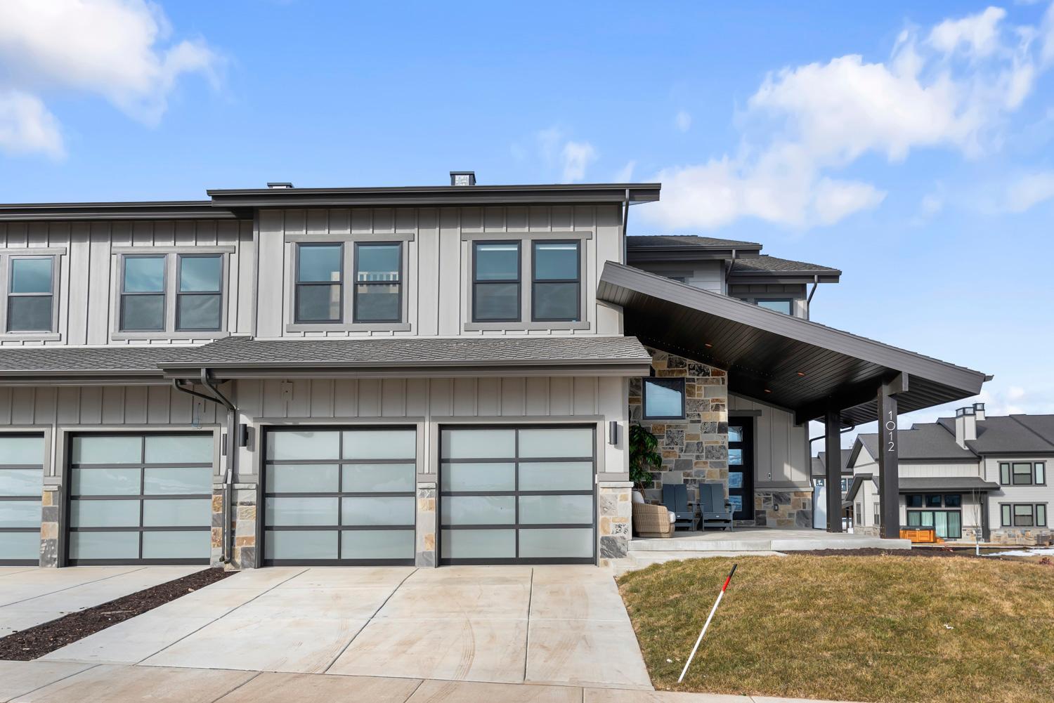 New East Dear Valley, 1 min, 1028 Luxury 4BR Twin House BSC,Hot Tub