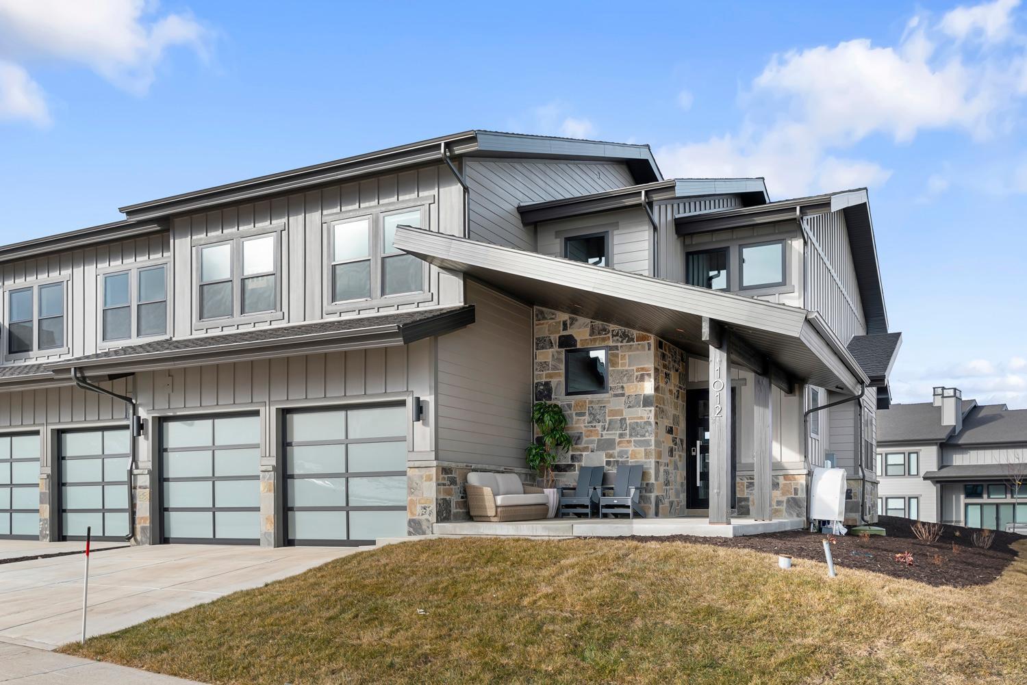 New East Dear Valley, 1 min, 1028 Luxury 4BR Twin House BSC,Hot Tub