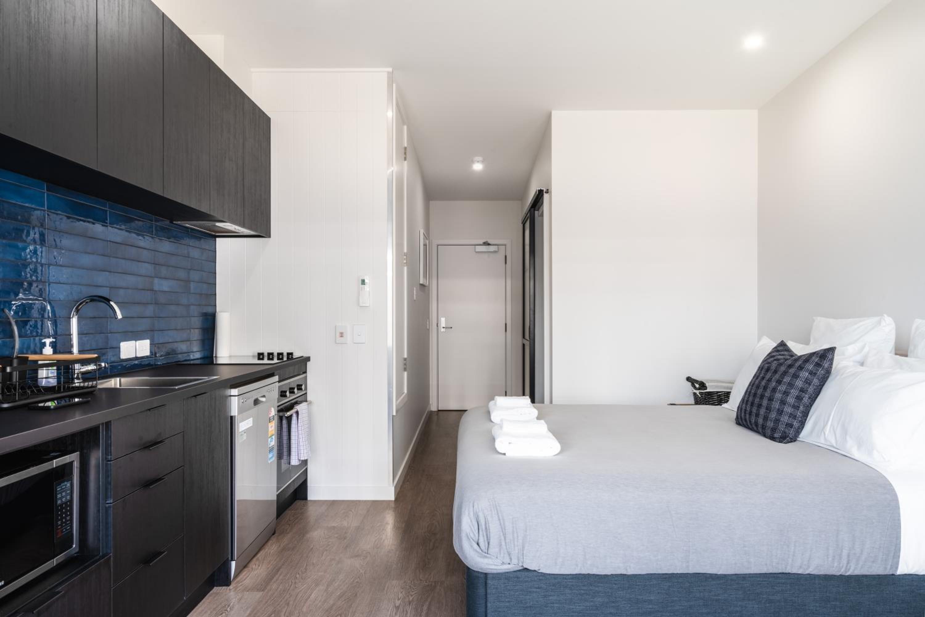 City Centre Apartment on Hanover- studio 1 view 5