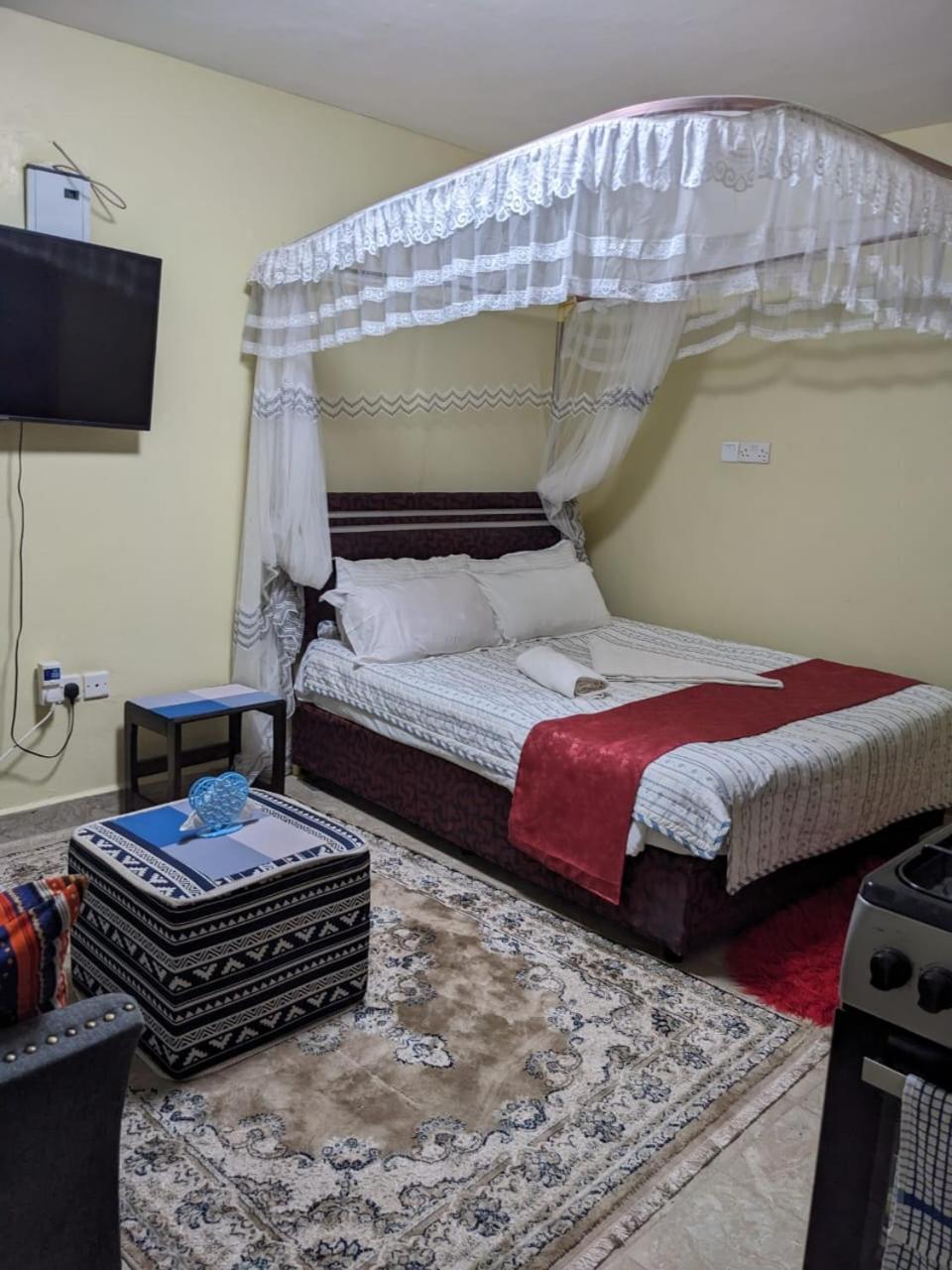 Eilarose Suites photo 2