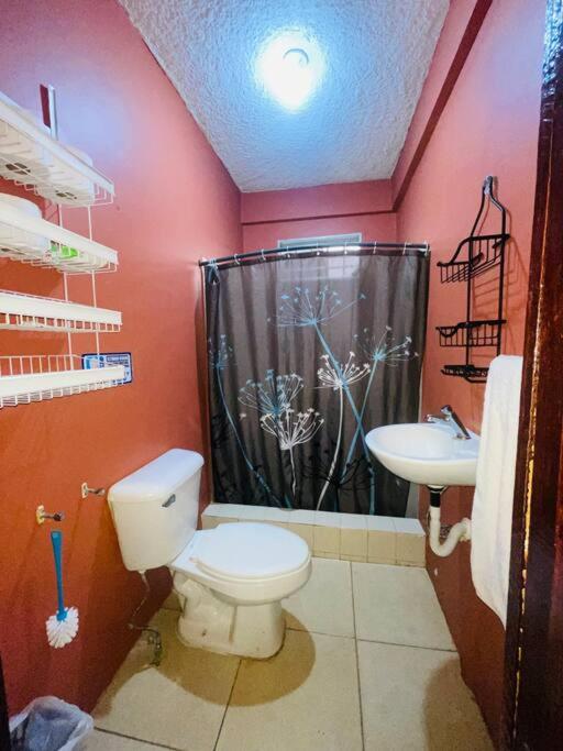 Agradable casa de 4 habitaciones 2 baños cómodos view 3