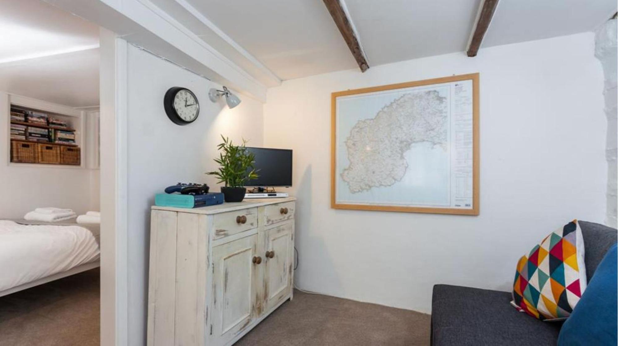Poldark Charming Mousehole Cottage with Net Loft view 4