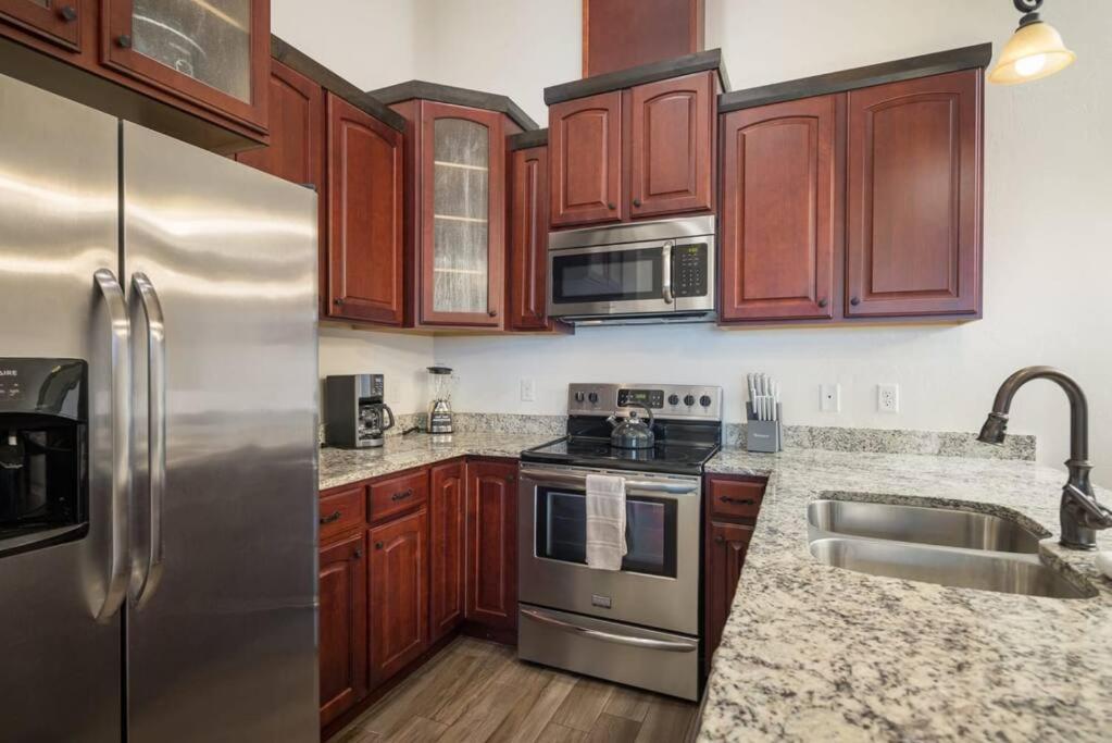 Luxury Downtown Rental - La Dolce Vita Villas #6 view 3