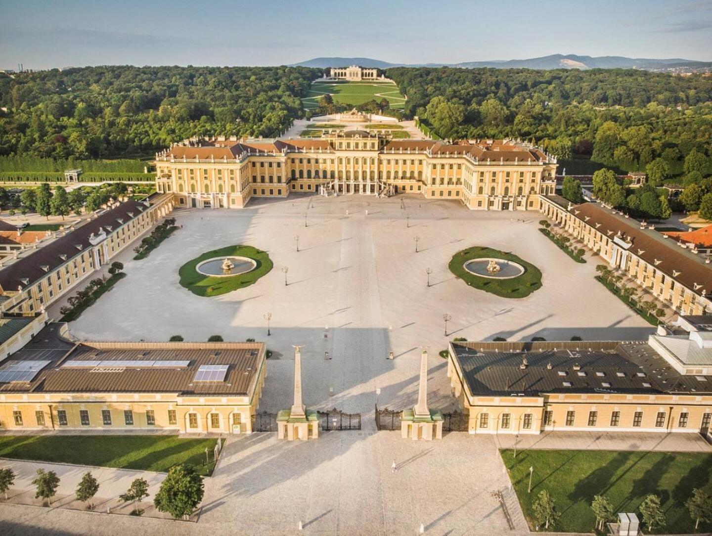 ROYAL APARTmENT