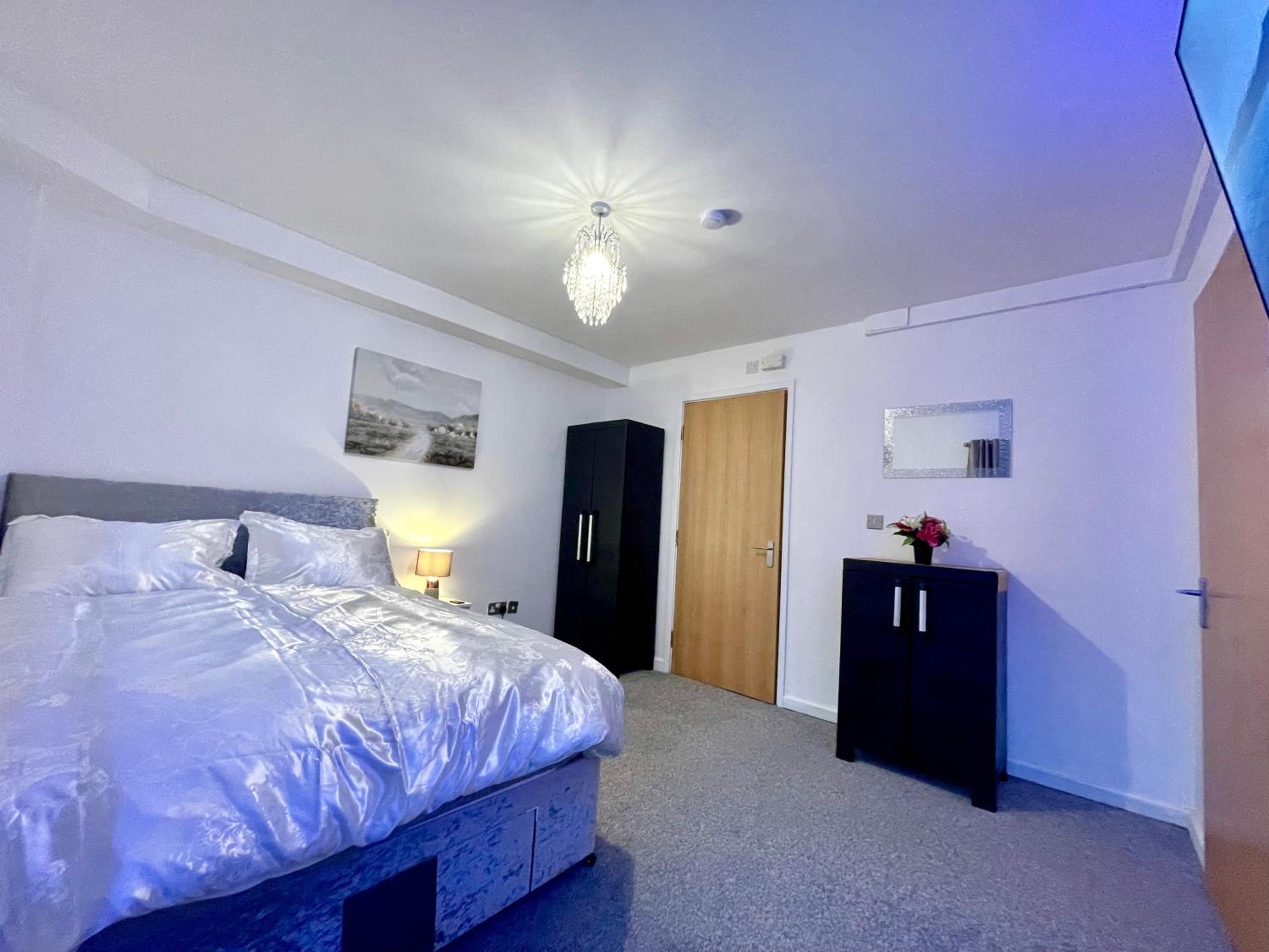Elegant 1-BR Flat Roman Road view 2