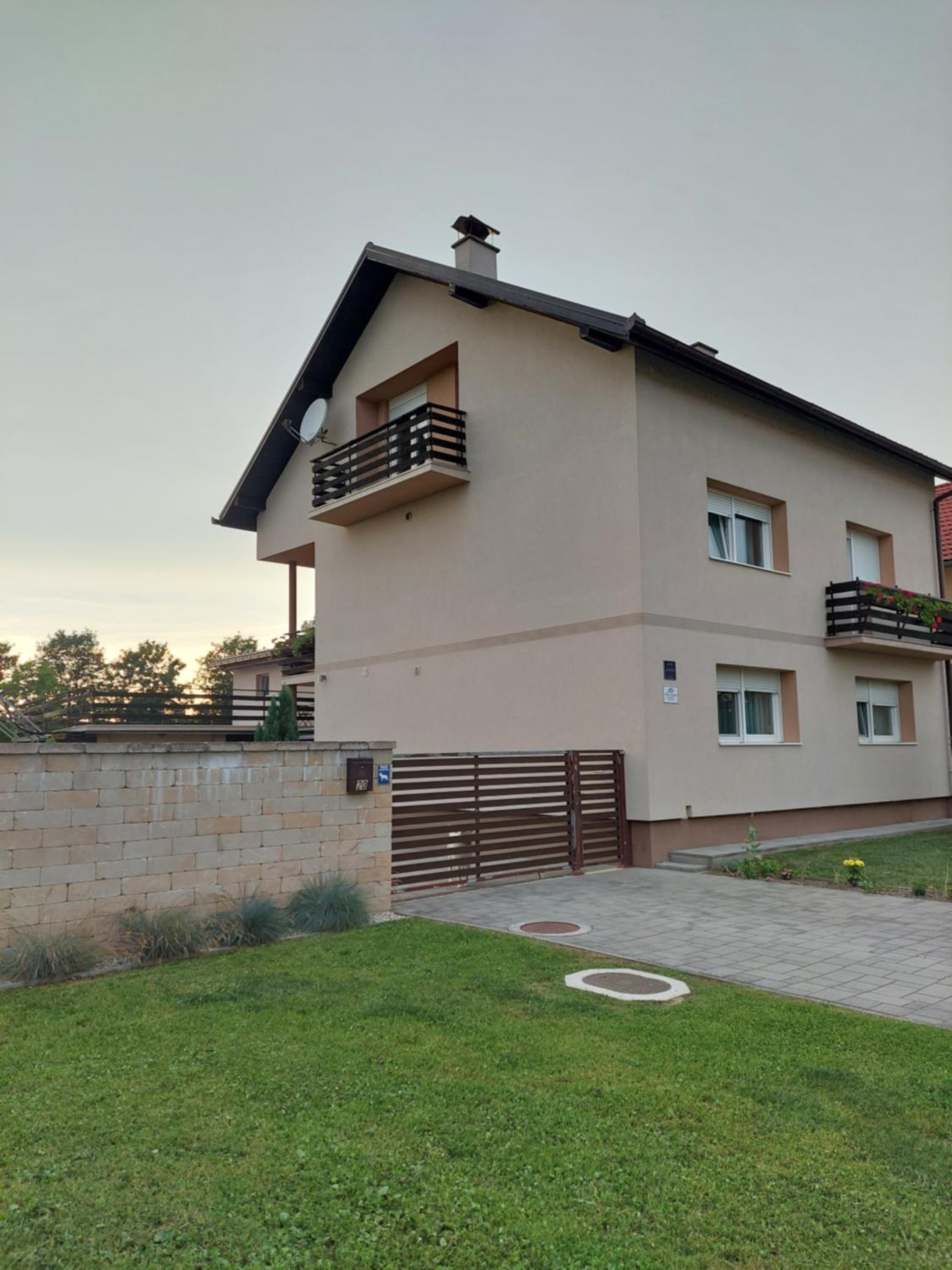 Hotel Apartman Ždralović - Image 1