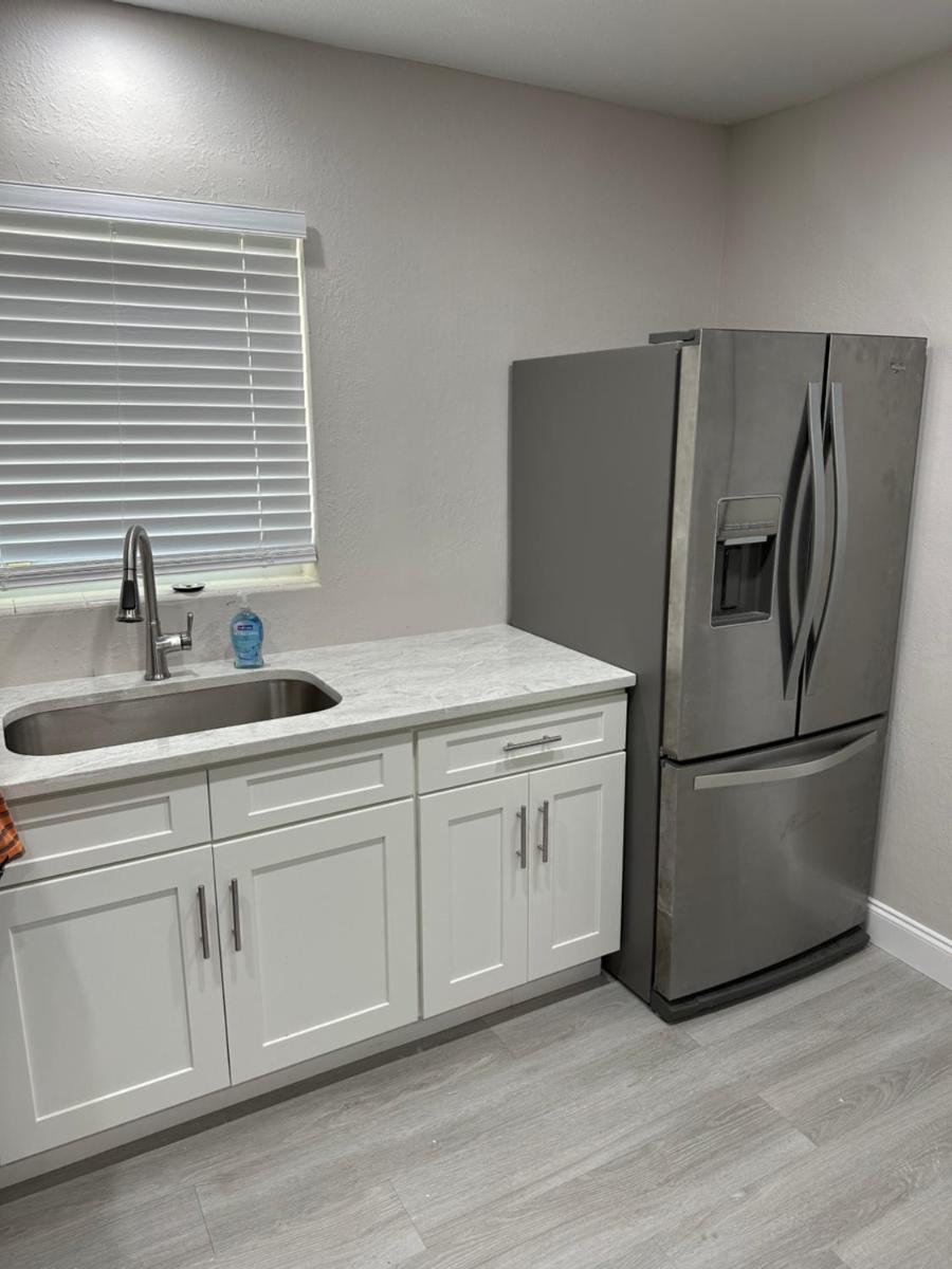 Newly remodeled, Cozy Cottage in North Palm Beach view 5